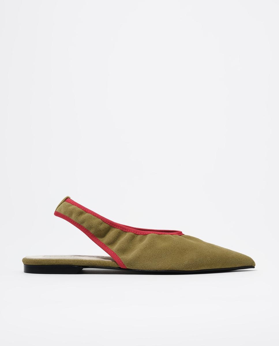 Imagem 0 de Sabrinas Rasas com o Calcanhar Aberto em Camurça