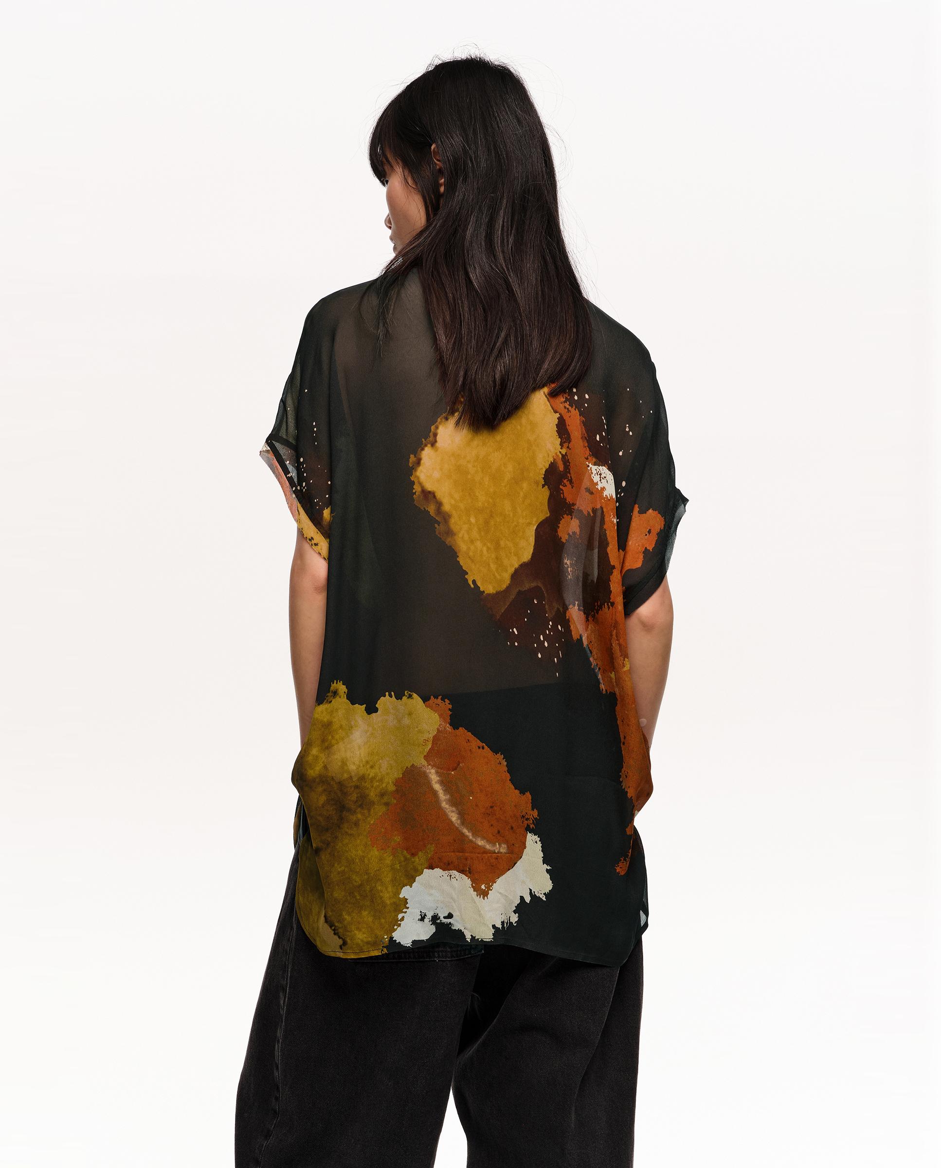 Camisa com Manga Fluida Blot Preto-4