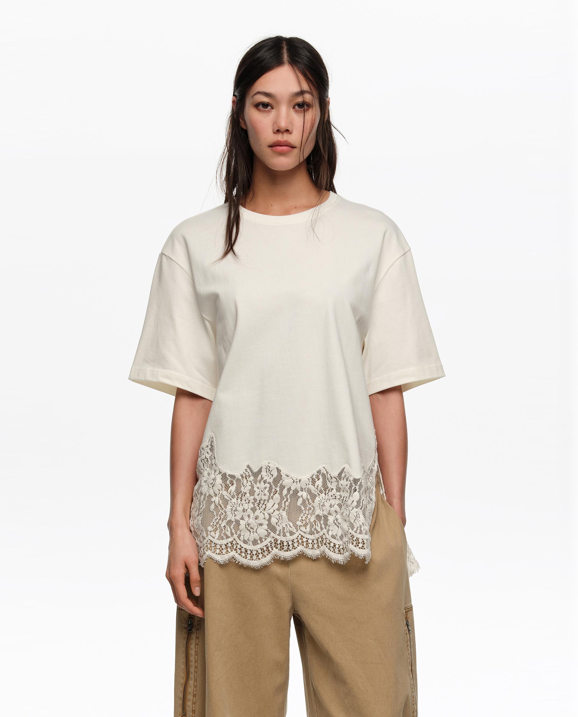T-shirt Oversize com Rendas Marfim-1