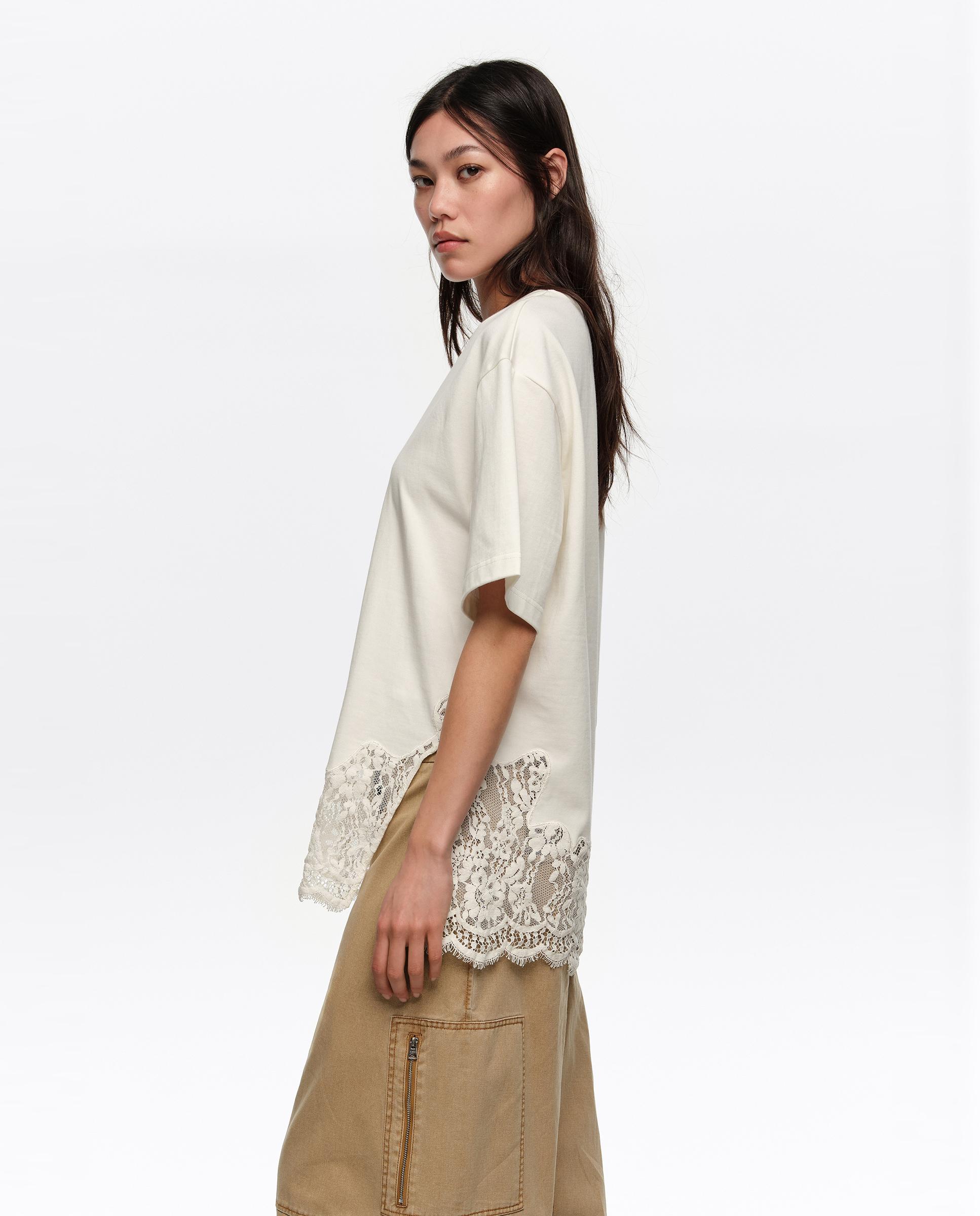 T-shirt Oversize com Rendas Marfim-4