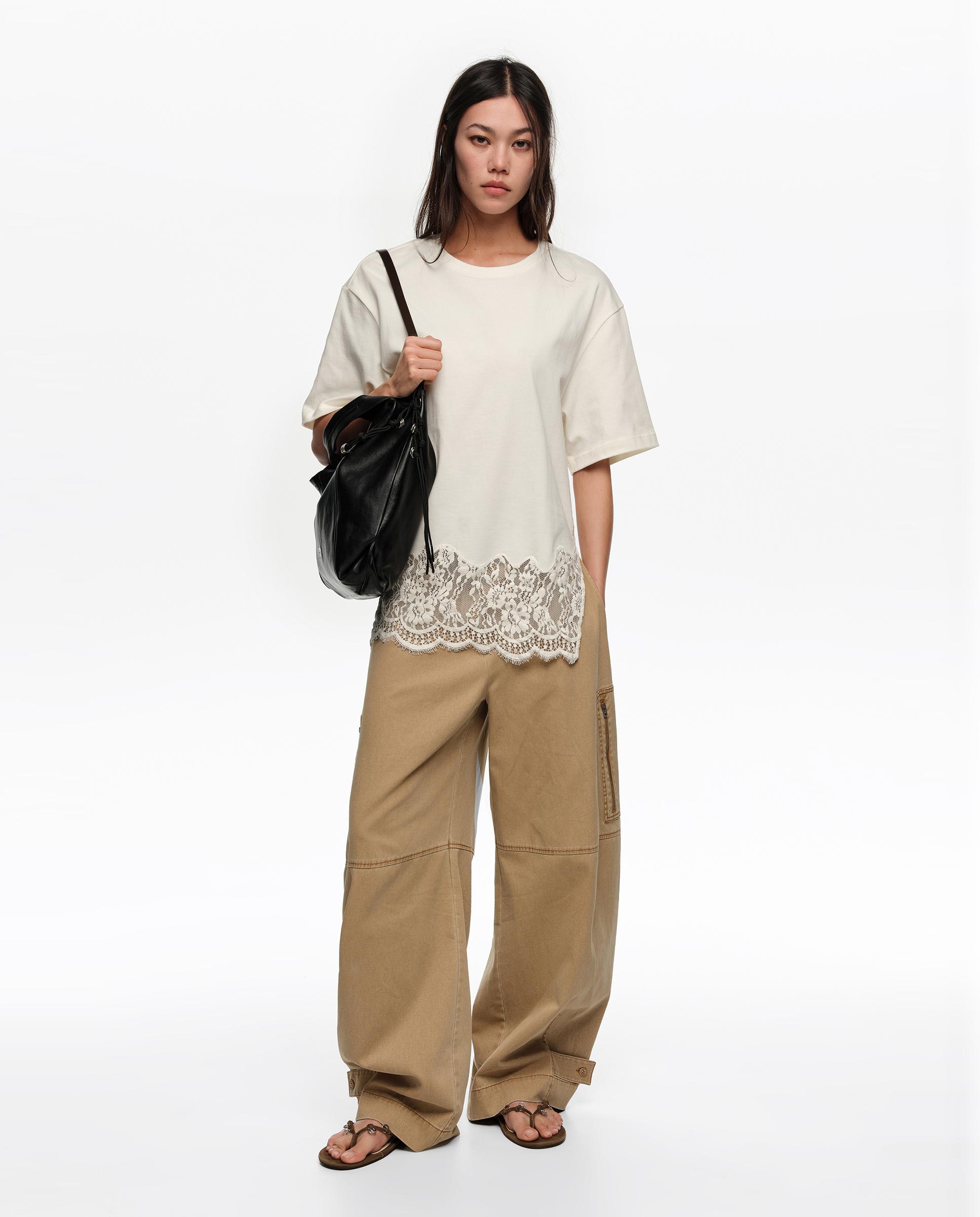 T-shirt Oversize com Rendas Marfim-6