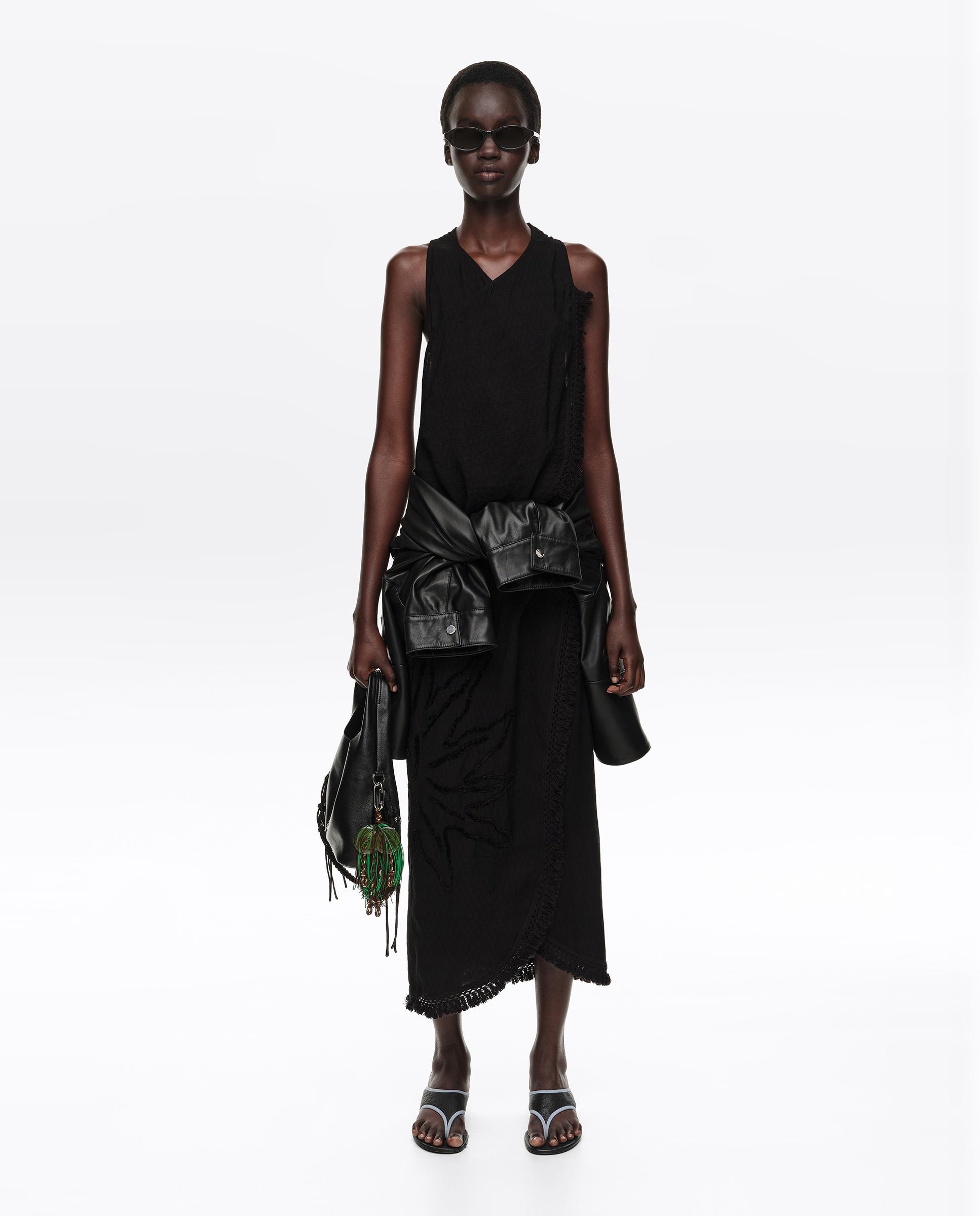 Vestido Midi Cruzado com Franjas Preto-7