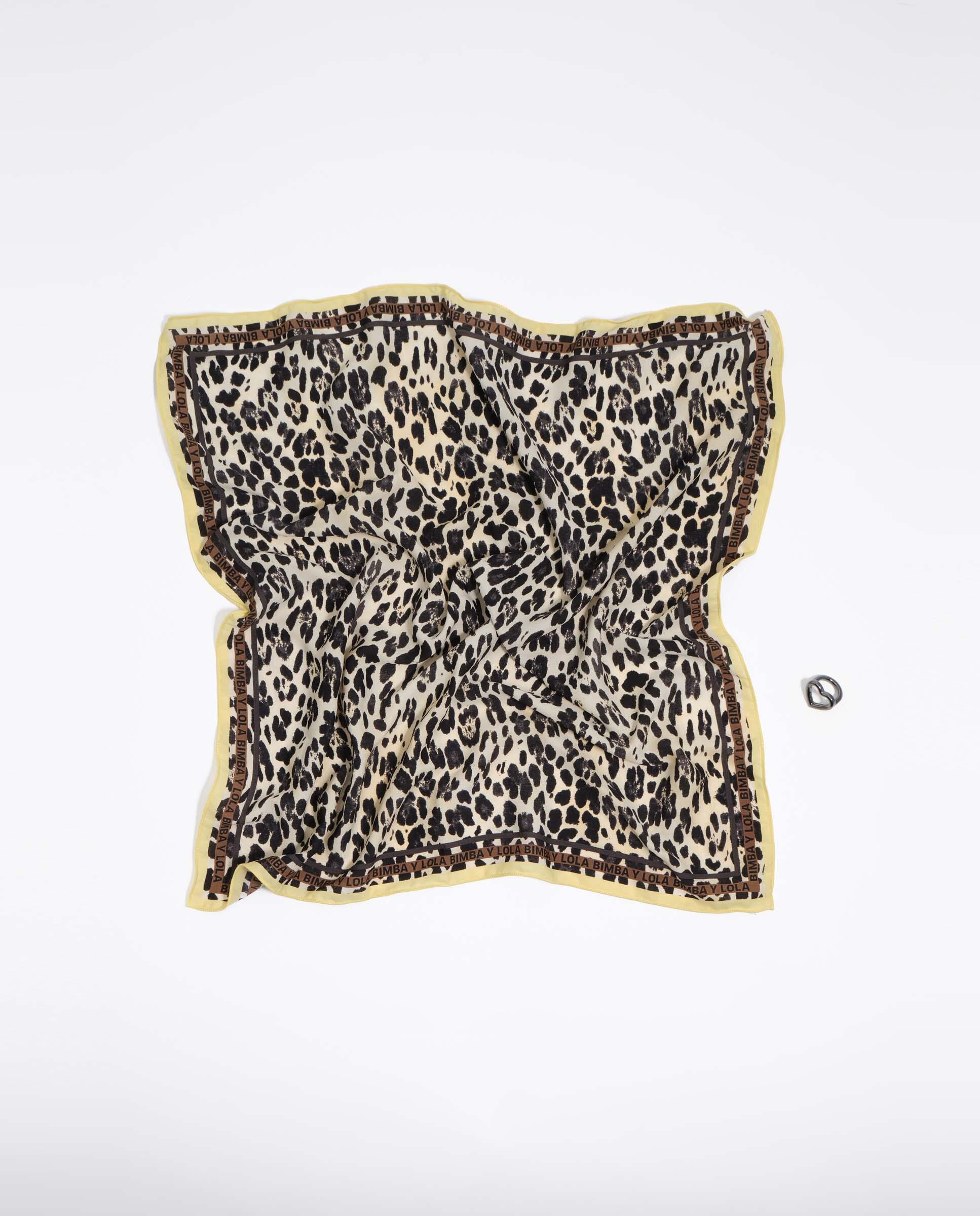 Charm para Mala com Écharpe Leopard Amarelo-3