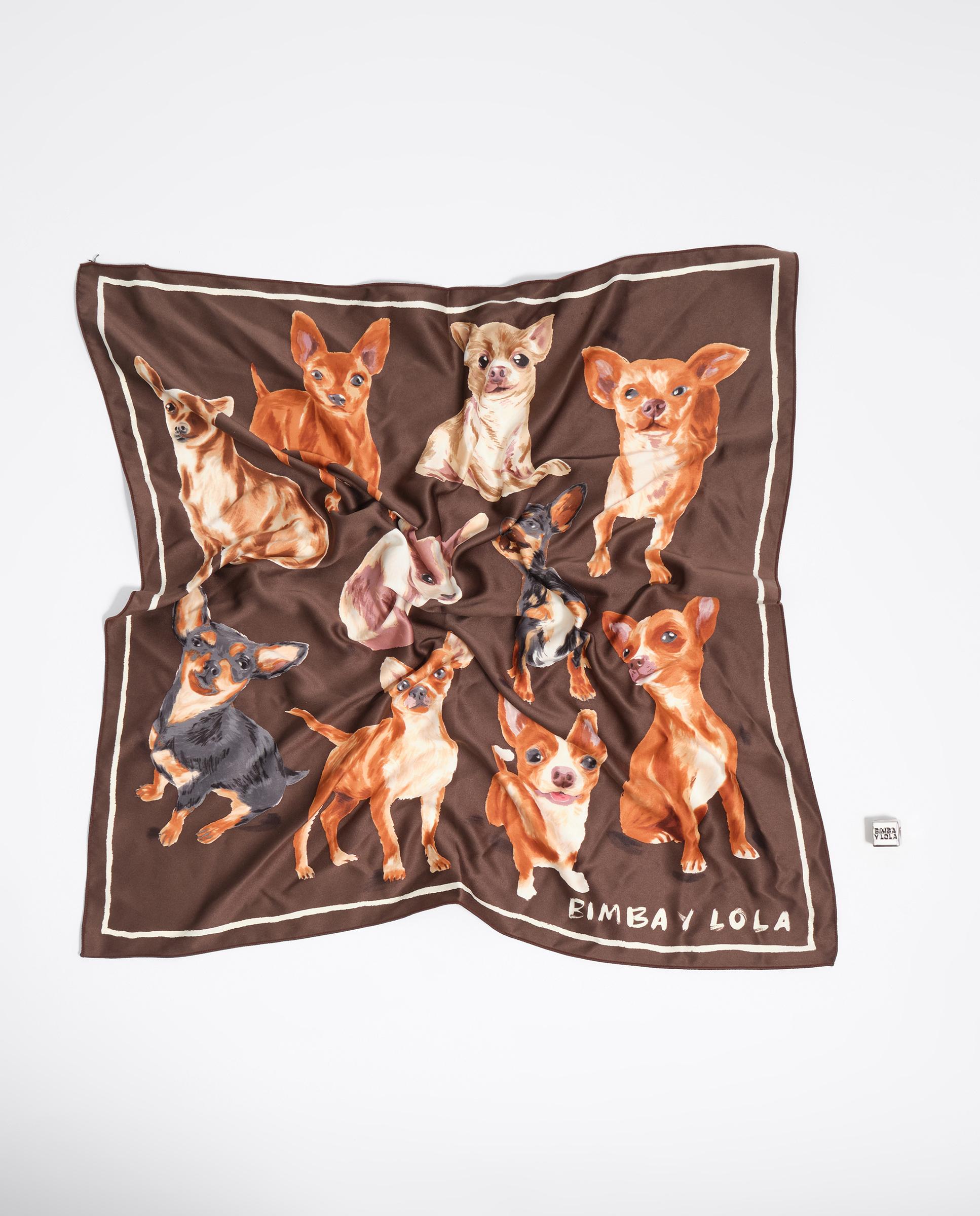 Écharpe Quadrada com Charm e Estampado de Cães Castanho-3