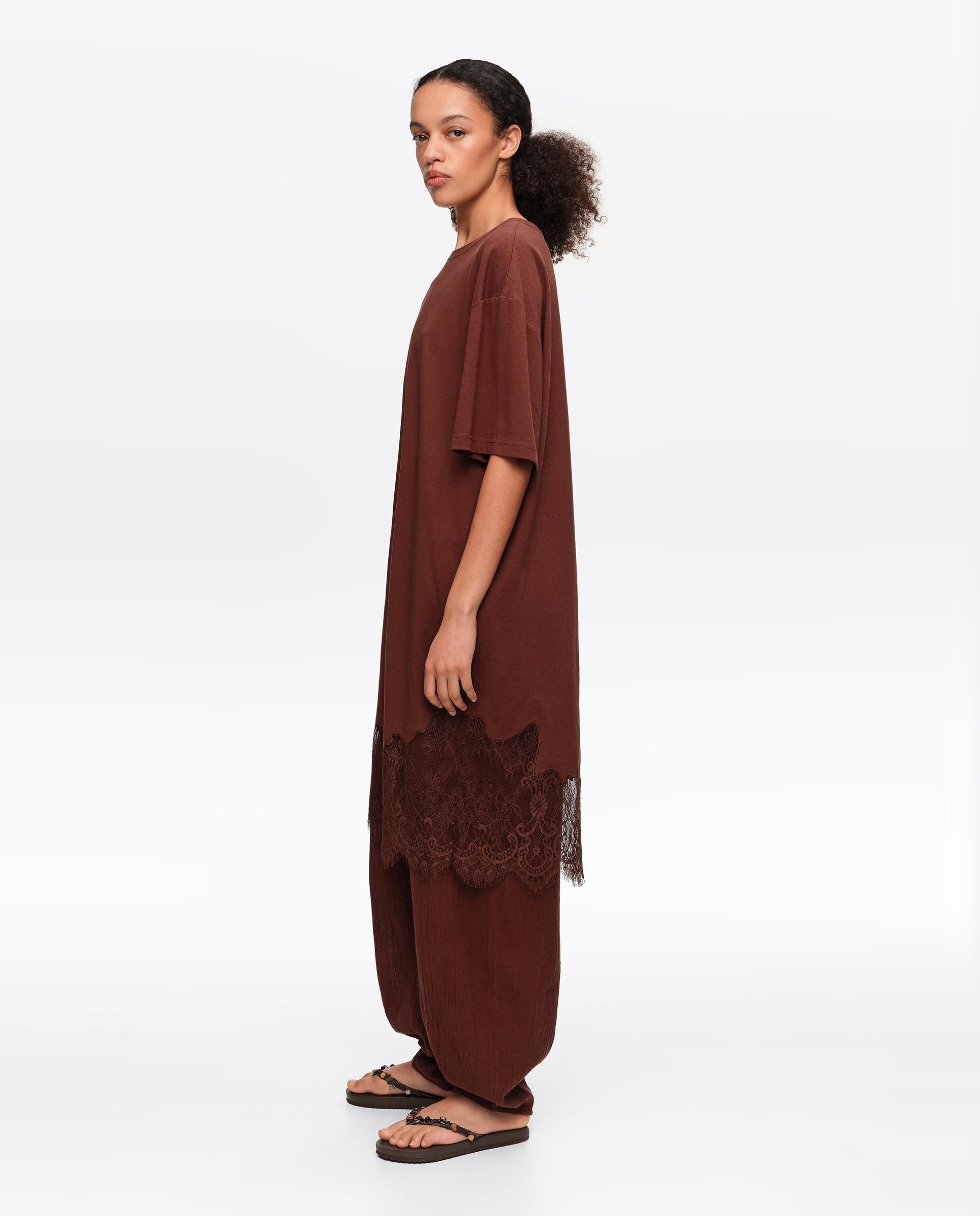 Vestido T-shirt Curto com Renda Castanho-3