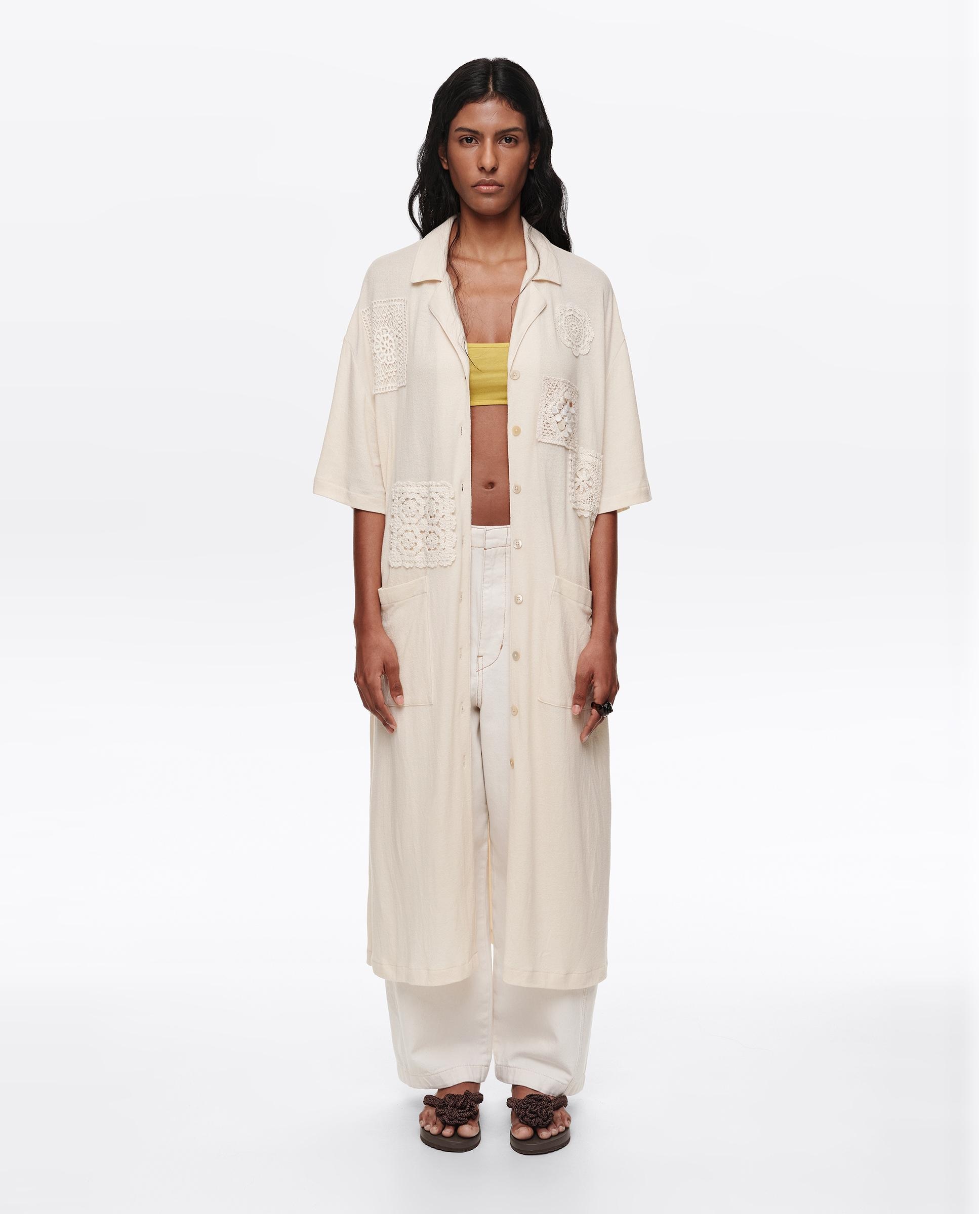 Imagem 0 de Vestido Tipo Camisa Midi com Bolsos