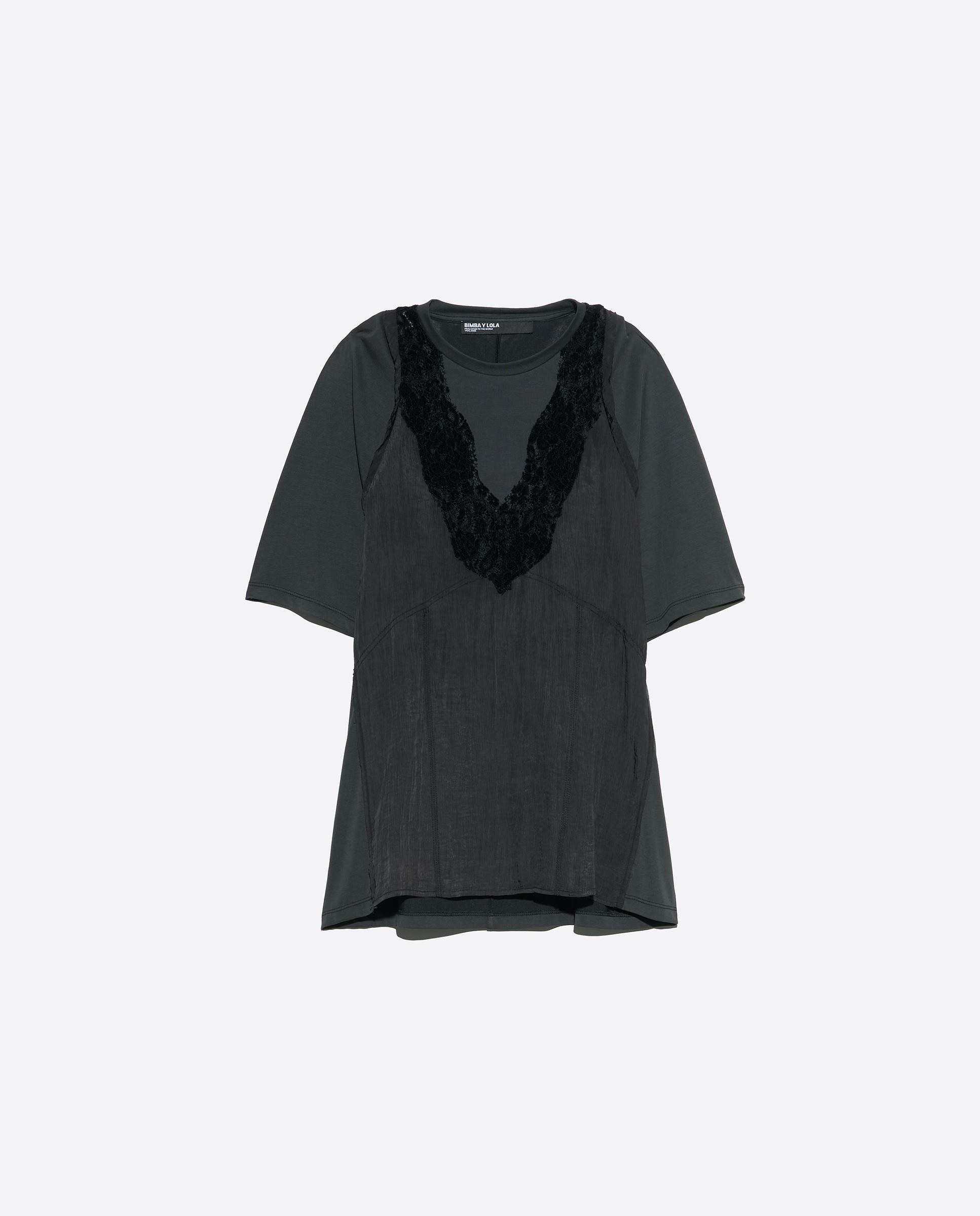 T-shirt com Peitilho de Rendas Preto-5
