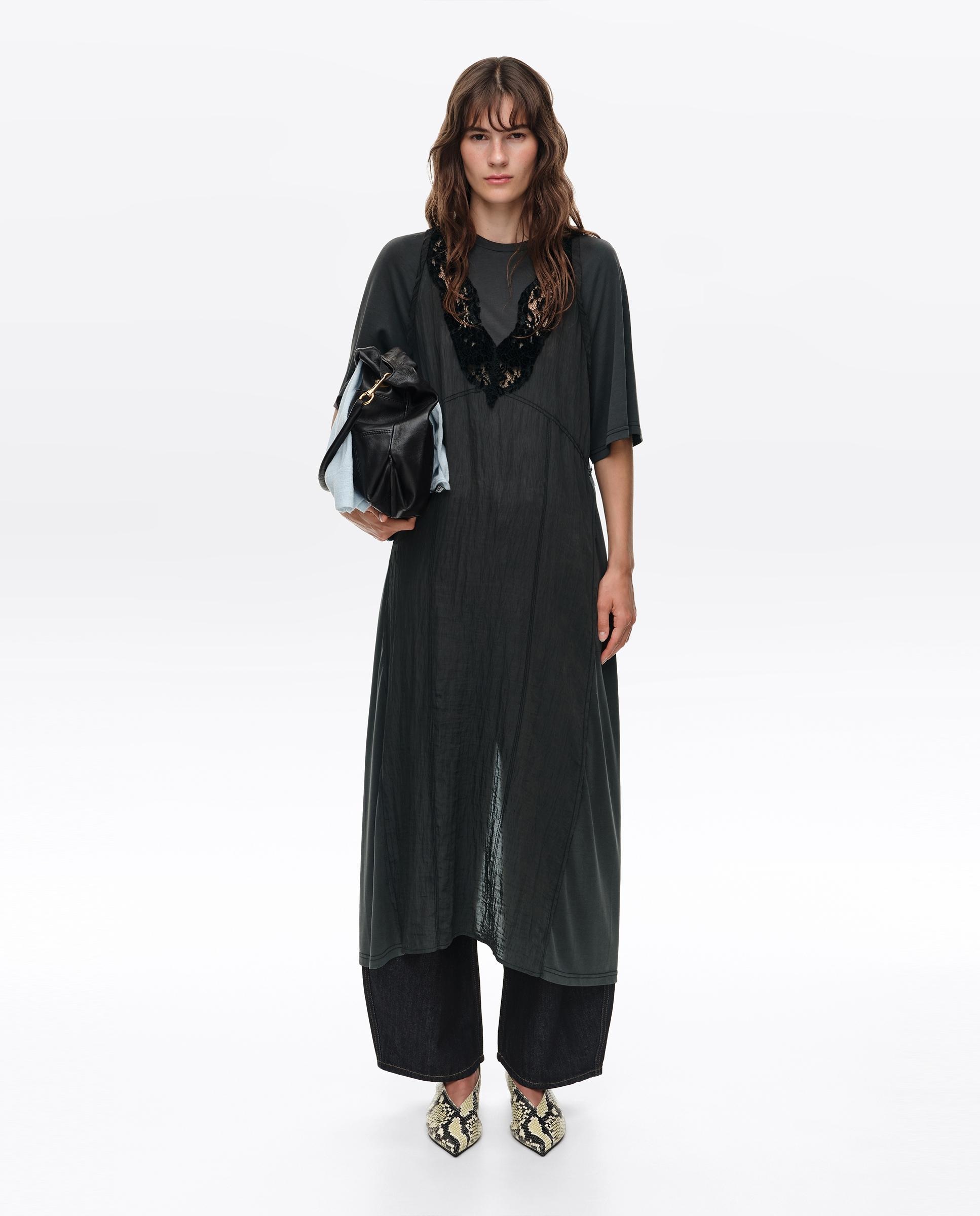 Vestido Peitilho com Rendas Preto-6