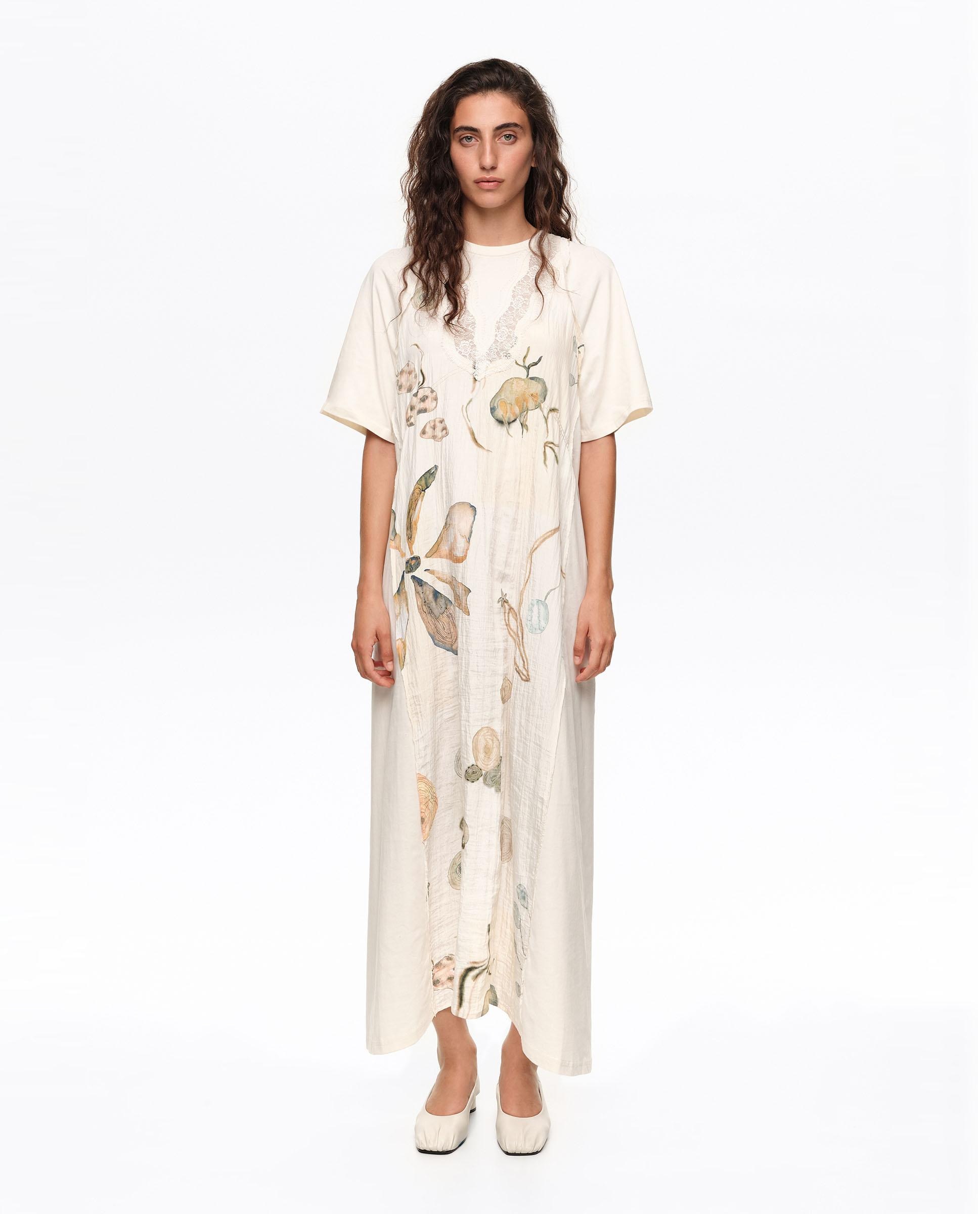 Imagem 0 de Vestido com Peitilho Estampado com Rendas