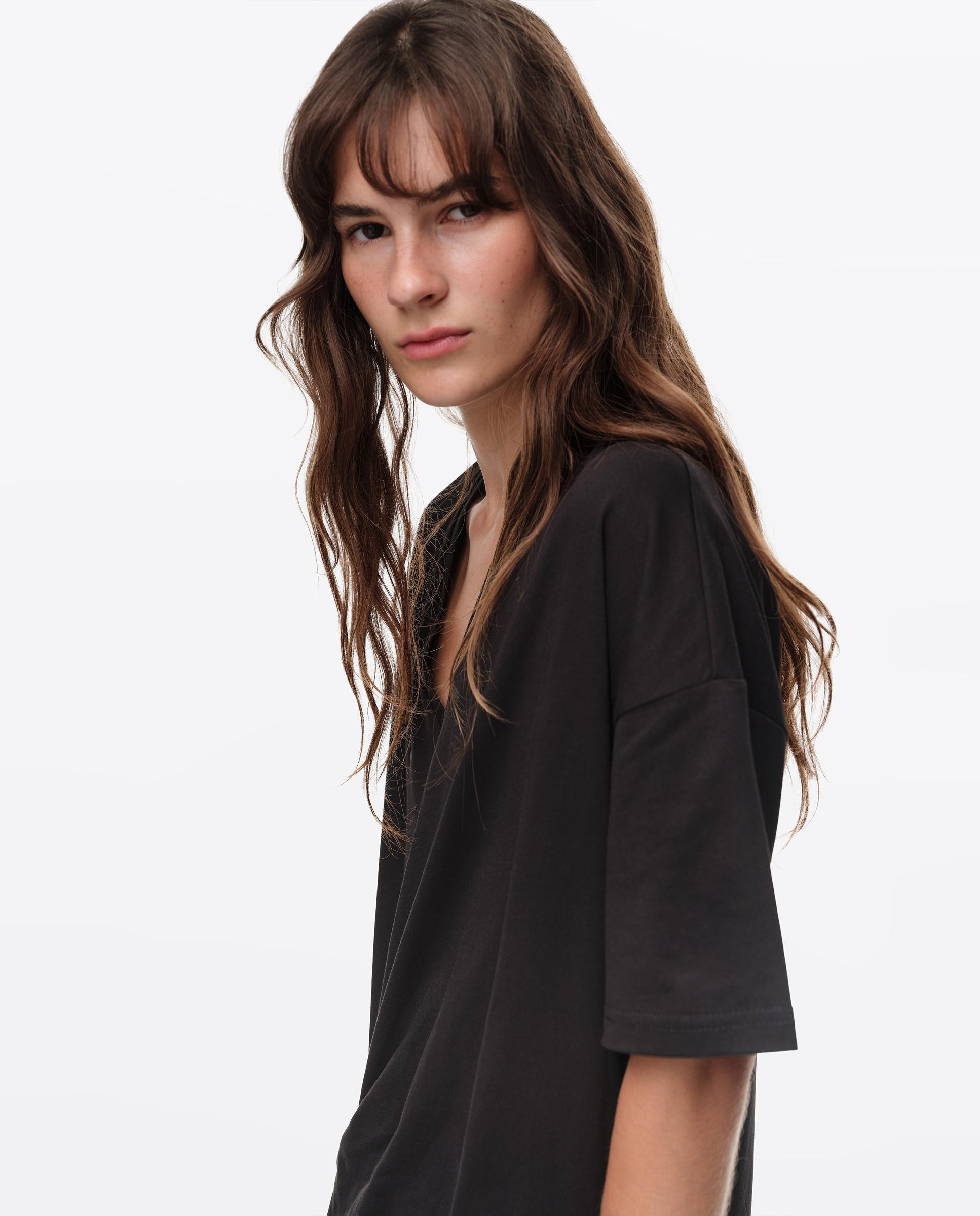 Vestido T-shirt Bimaterial com Nó Preto-2
