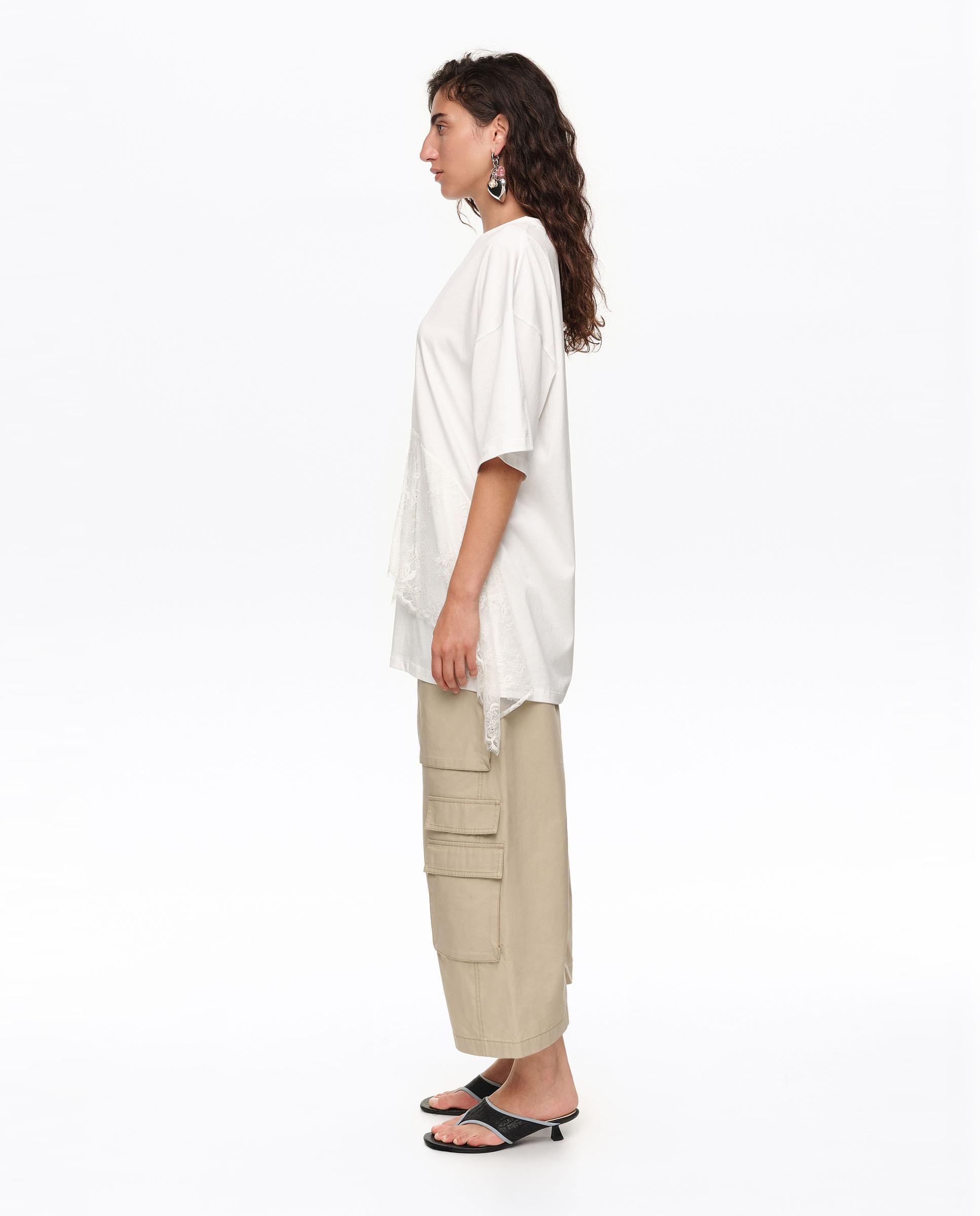 T-shirt com Folho em Renda Branco-3