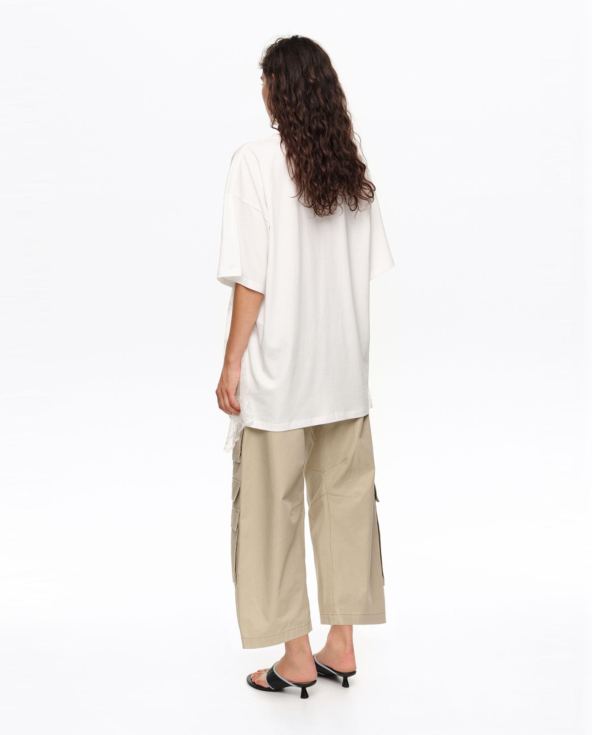 T-shirt com Folho em Renda Branco-4
