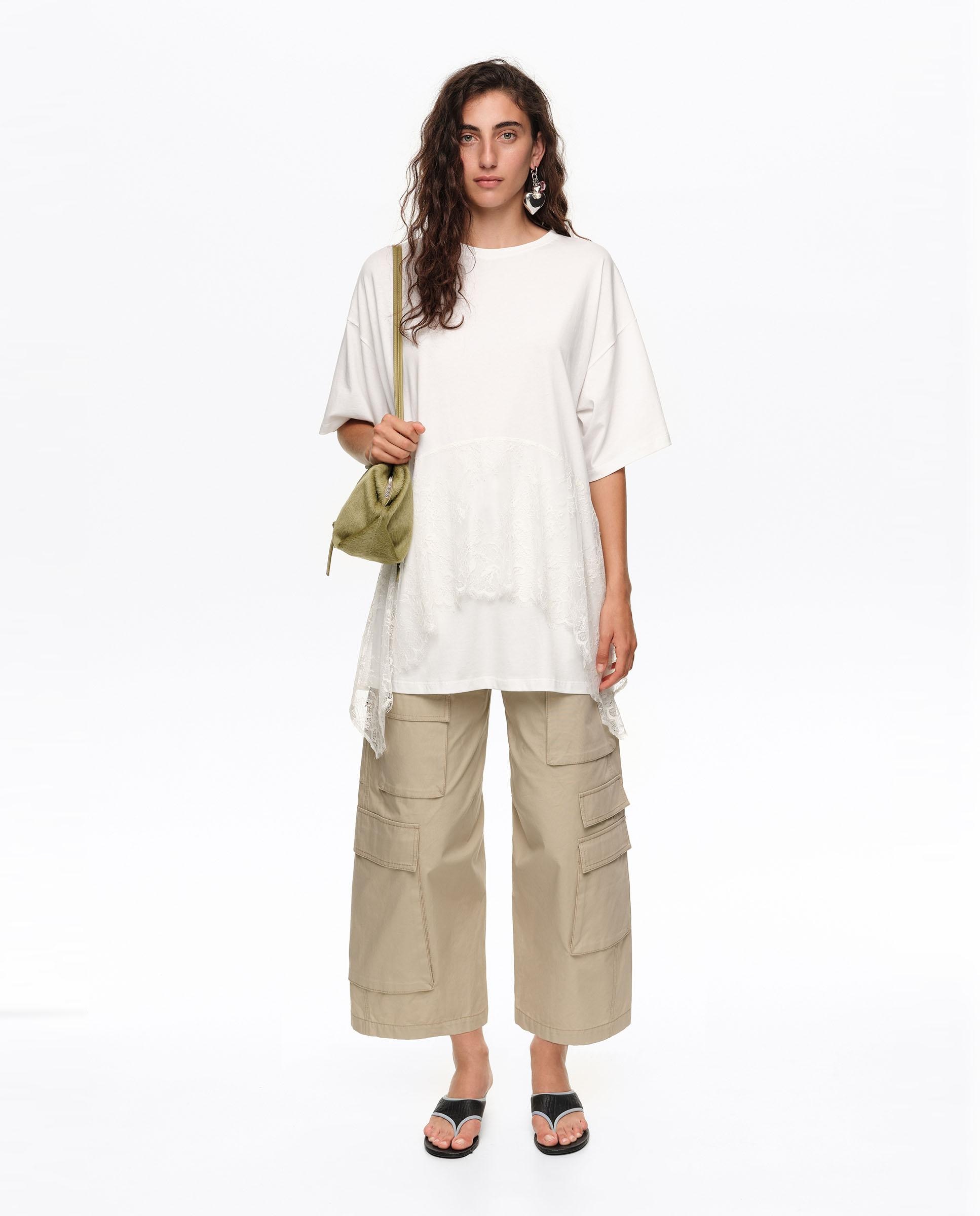 T-shirt com Folho em Renda Branco-6