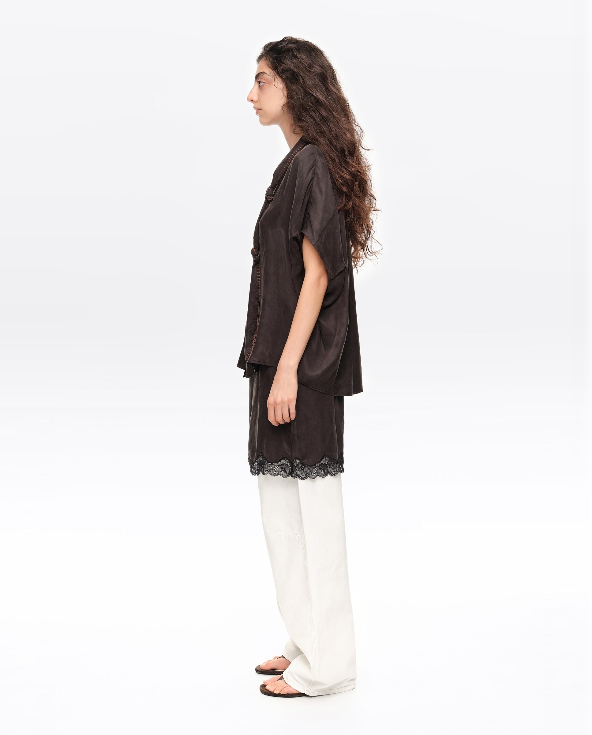 Camisa Capa com Decote de Nós Preto-3