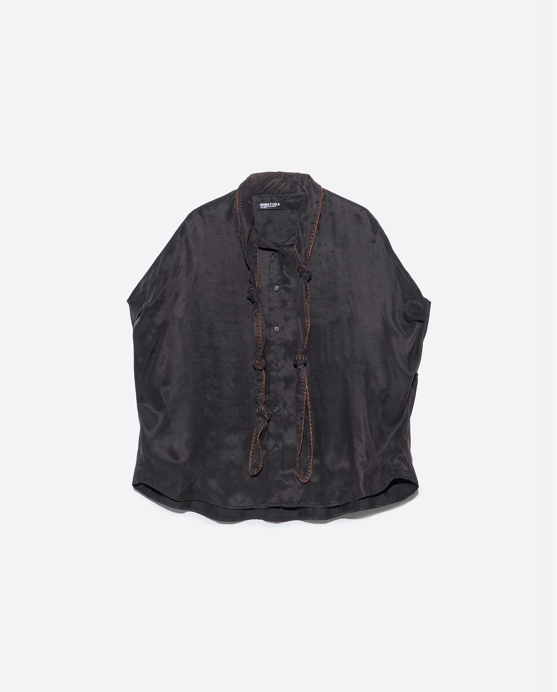 Camisa Capa com Decote de Nós Preto-5