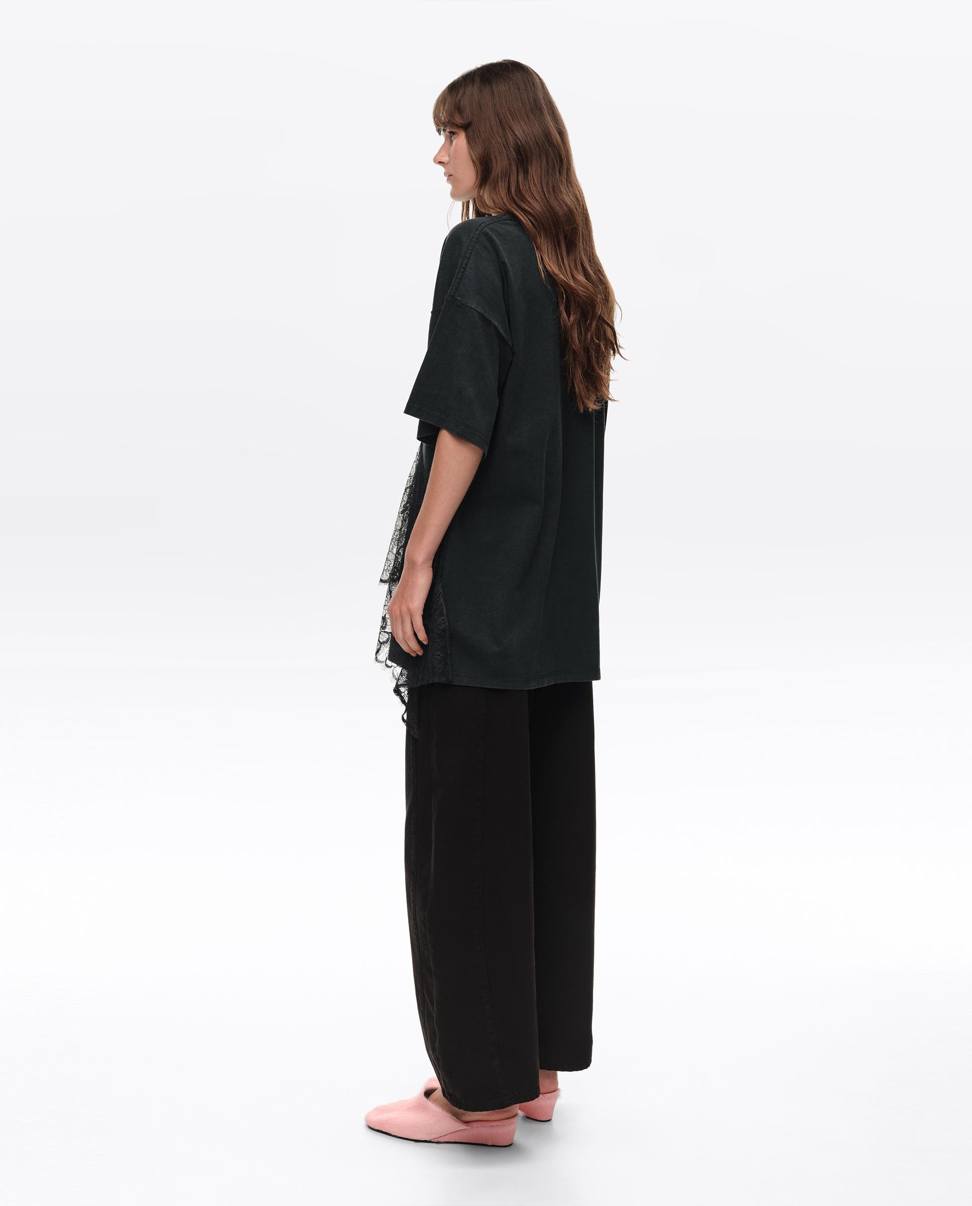 T-shirt com Folho em Renda Preto-4