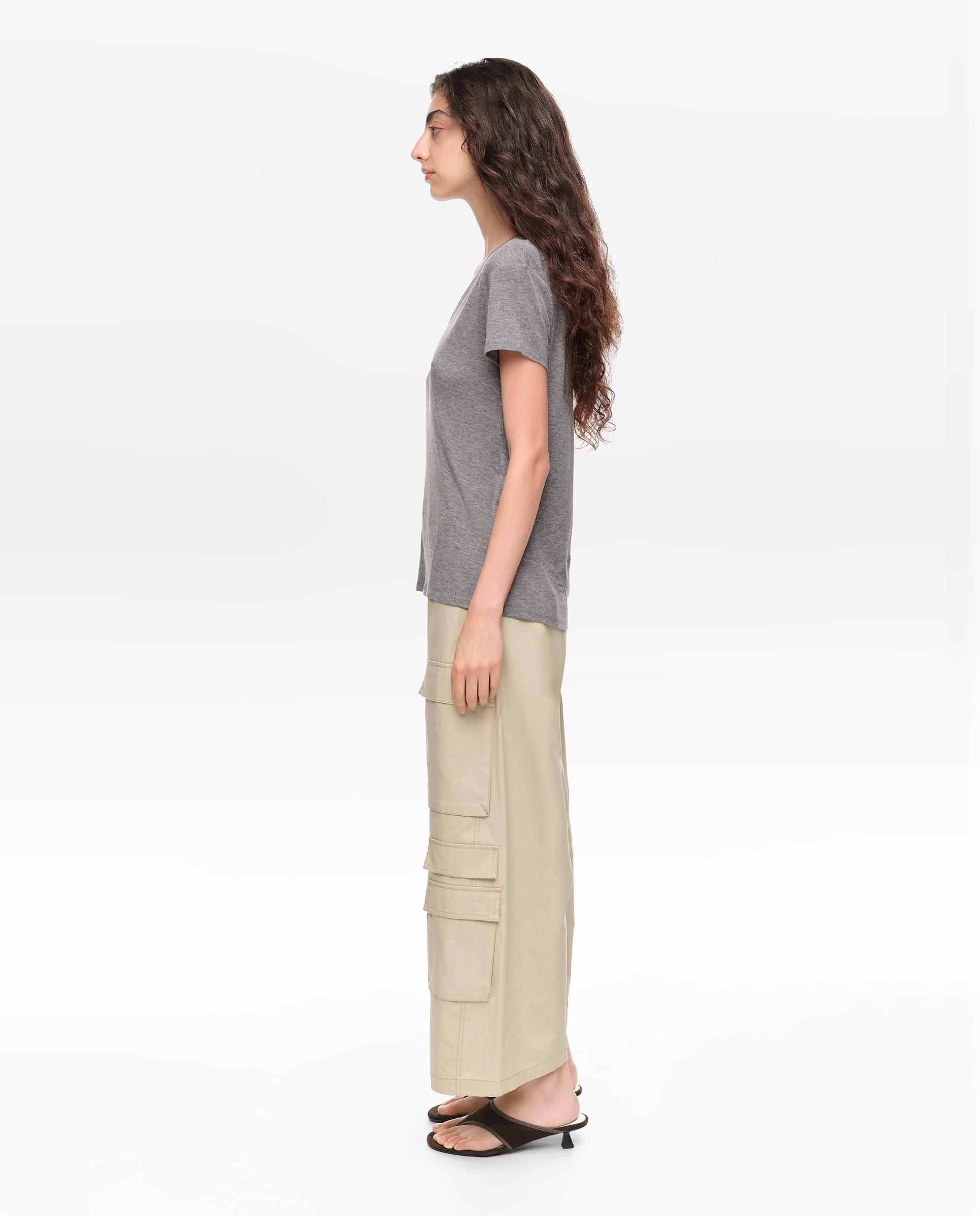 T-shirt Fluida com Decote V Cinzento-claro-3