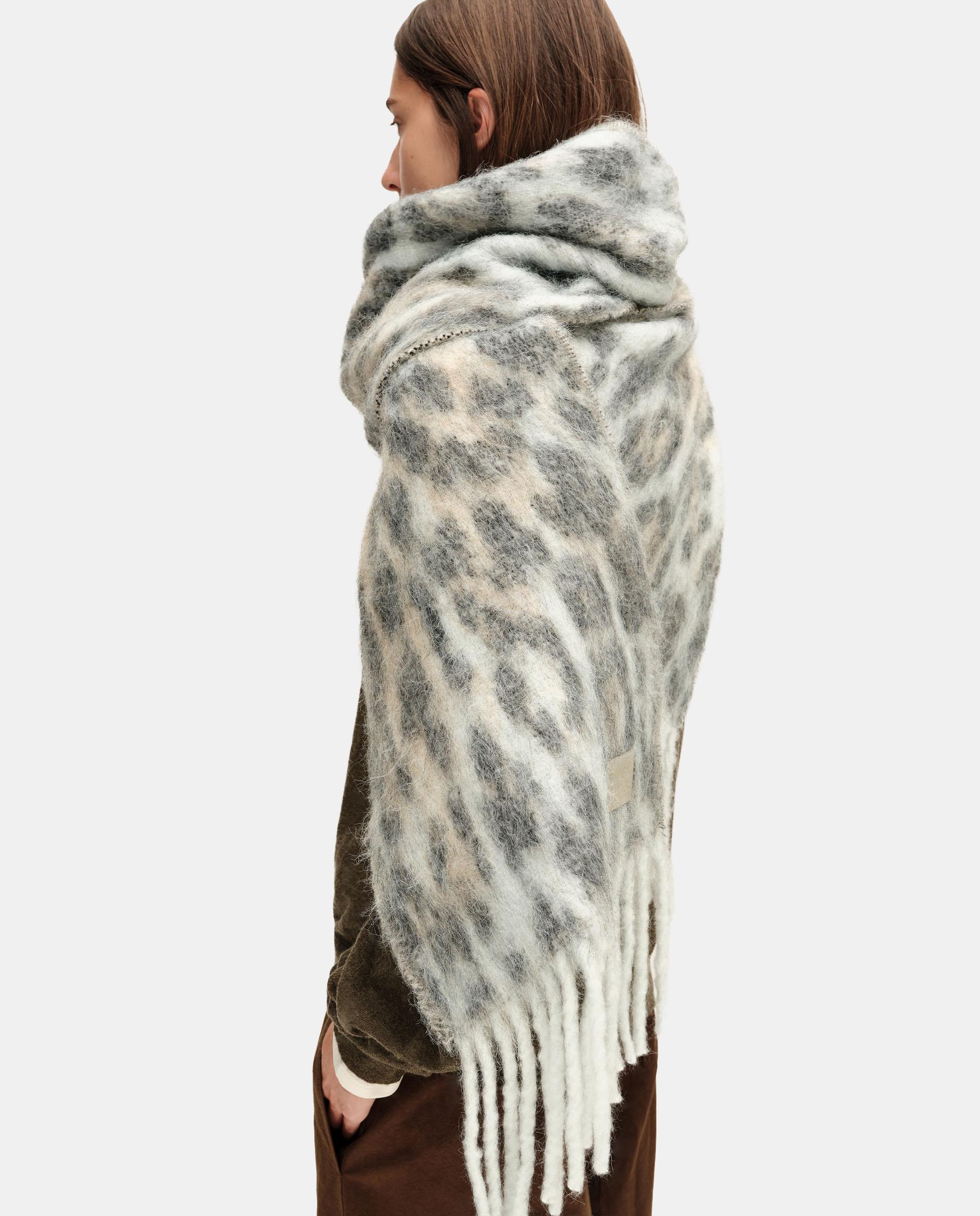 product.carousel.image.label
