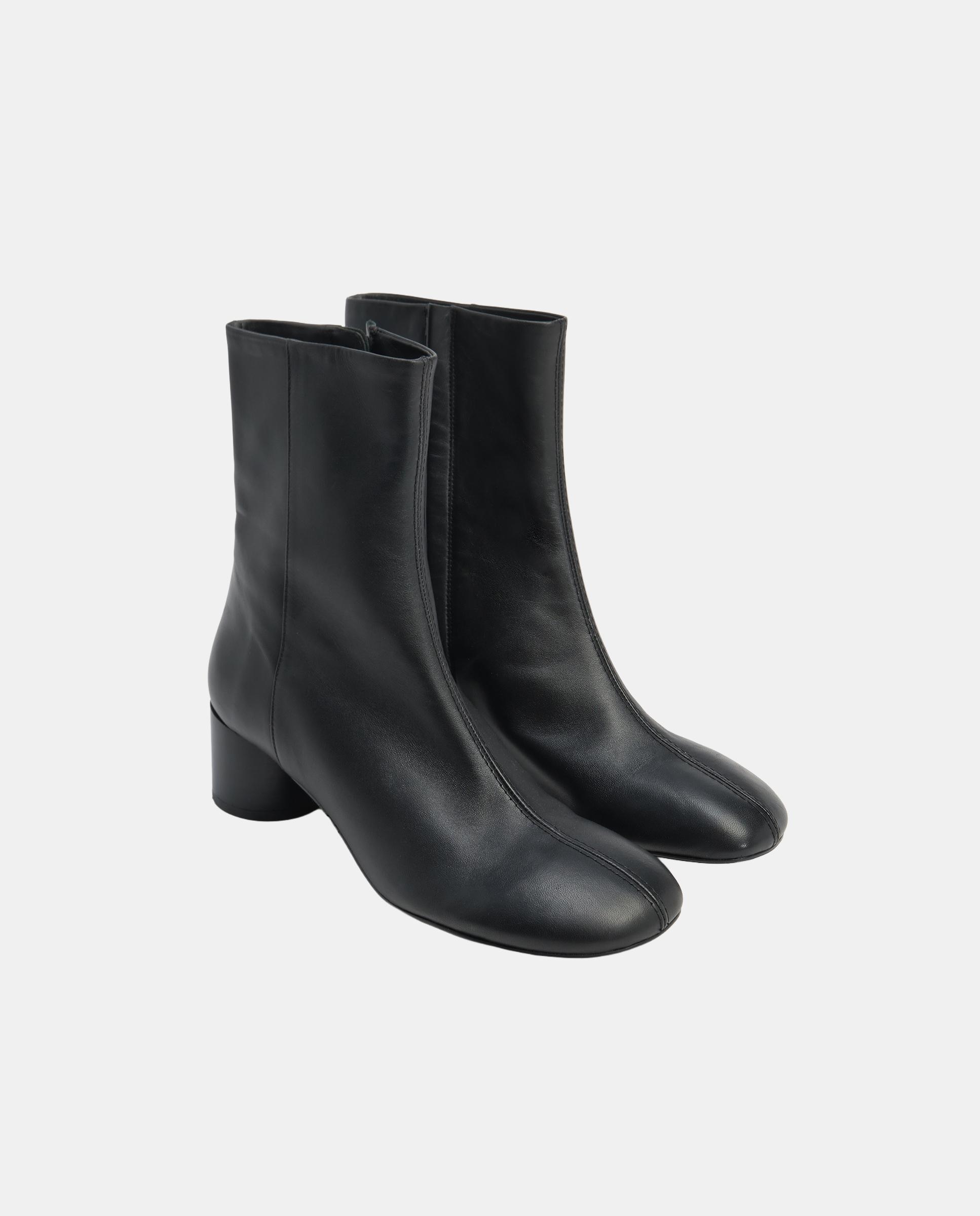Botins de Salto em Pele Preto-2