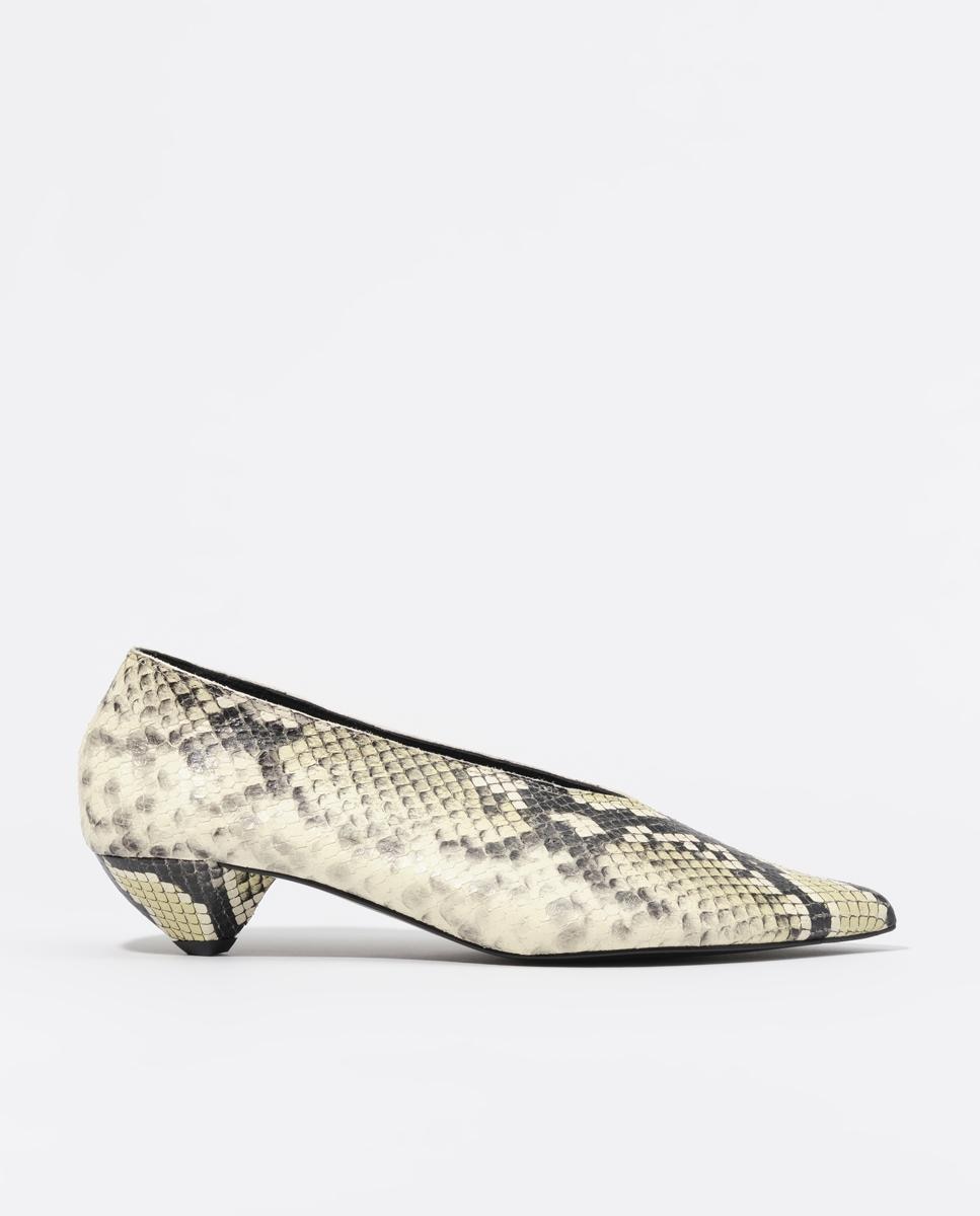 Imagem 0 de Sapatos de Salto em Pele Serpente de Salto Baixo