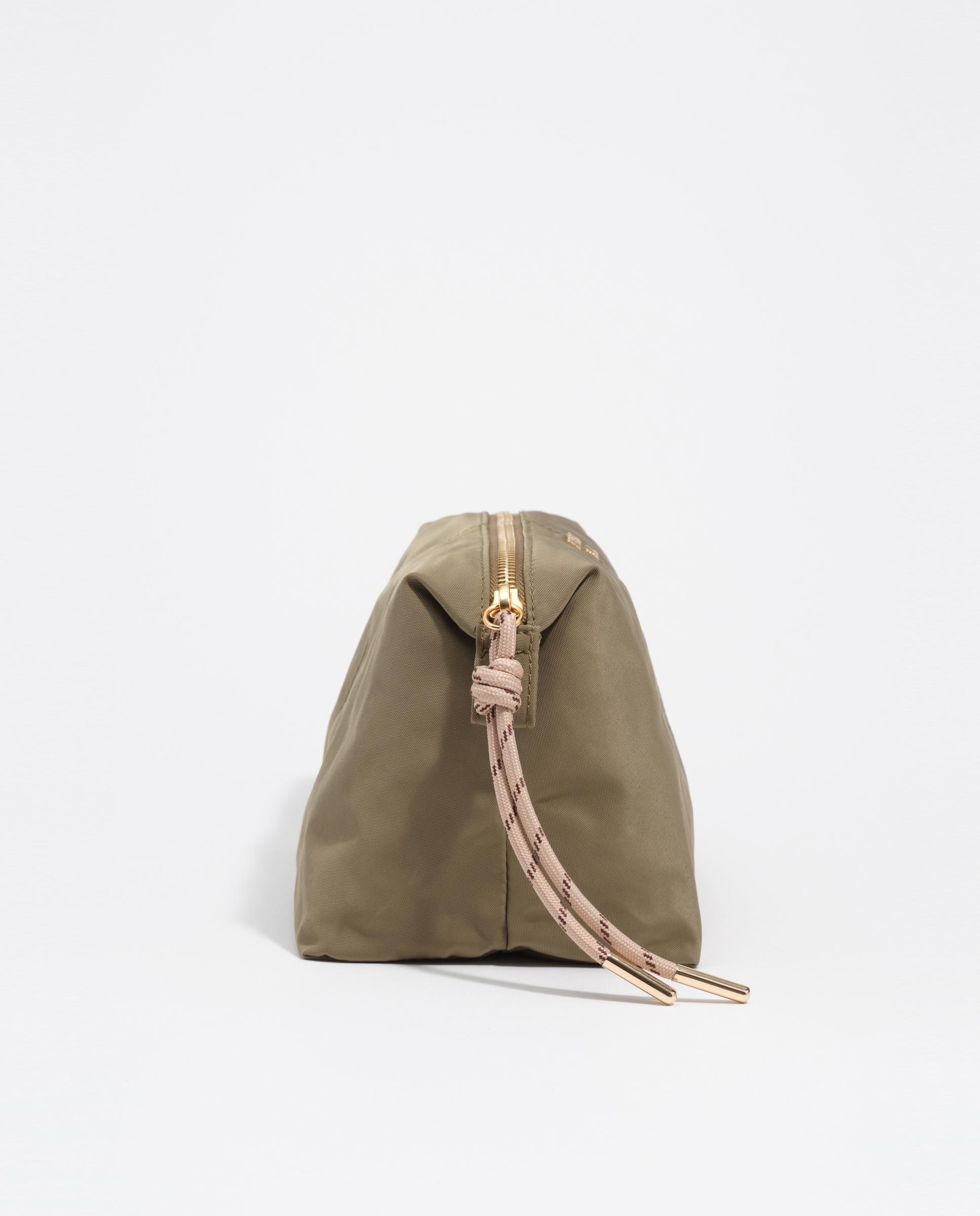 Necessaire Trapézio Grande de Nylon Verde-3