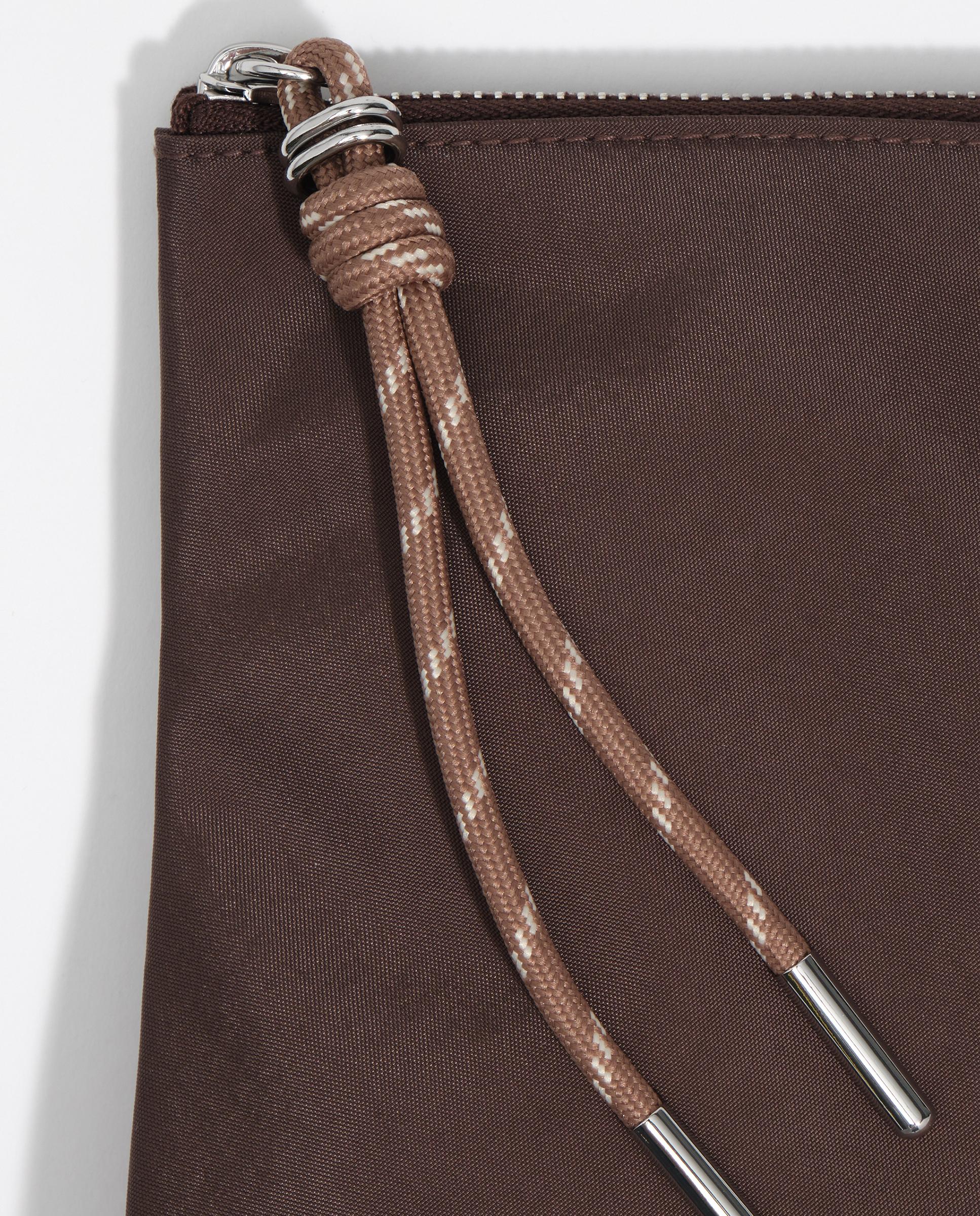 Necessaire Sobre Médio em Nylon Castanho-2