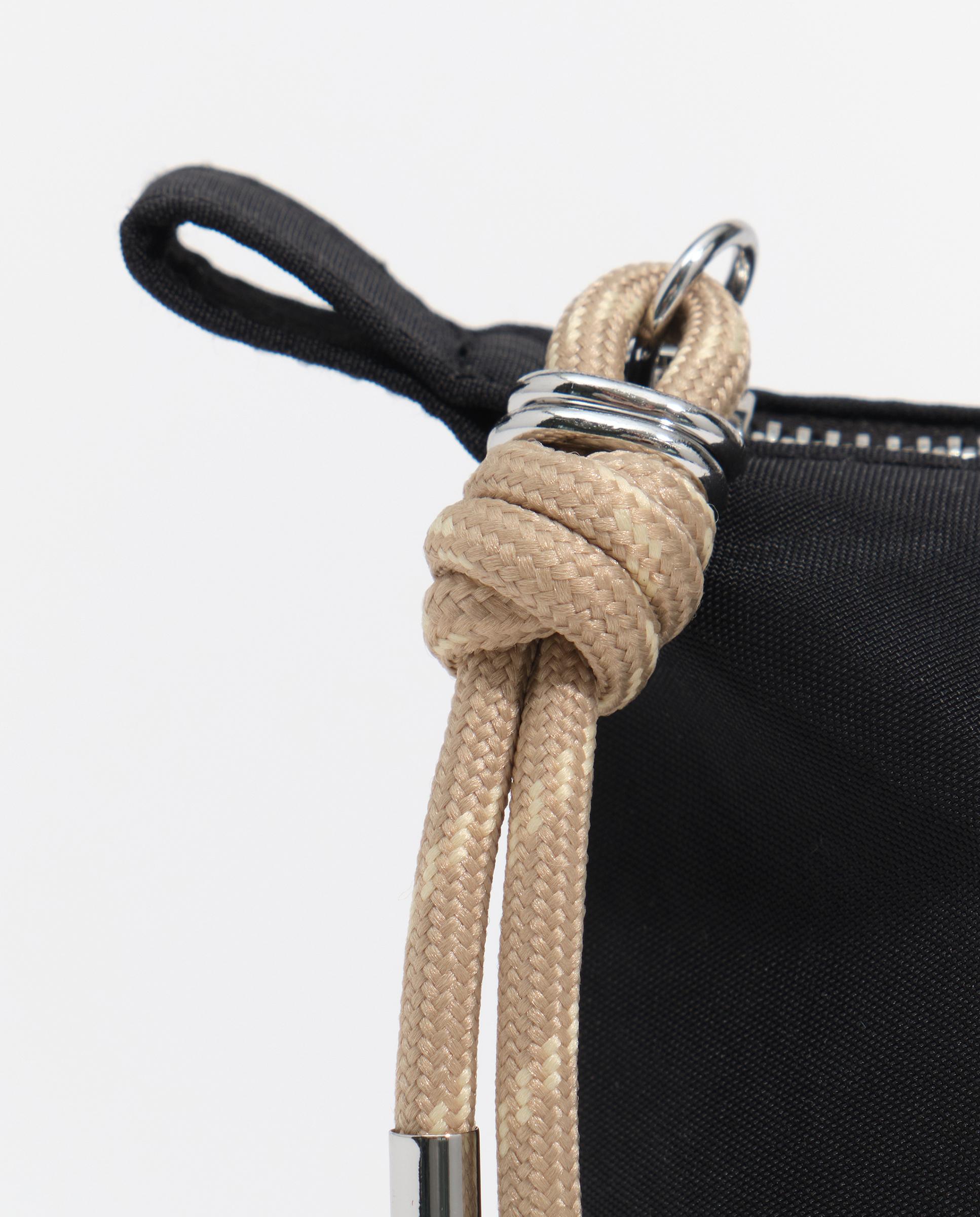Necessaire Trapézio Pequeno de Nylon Preto-3