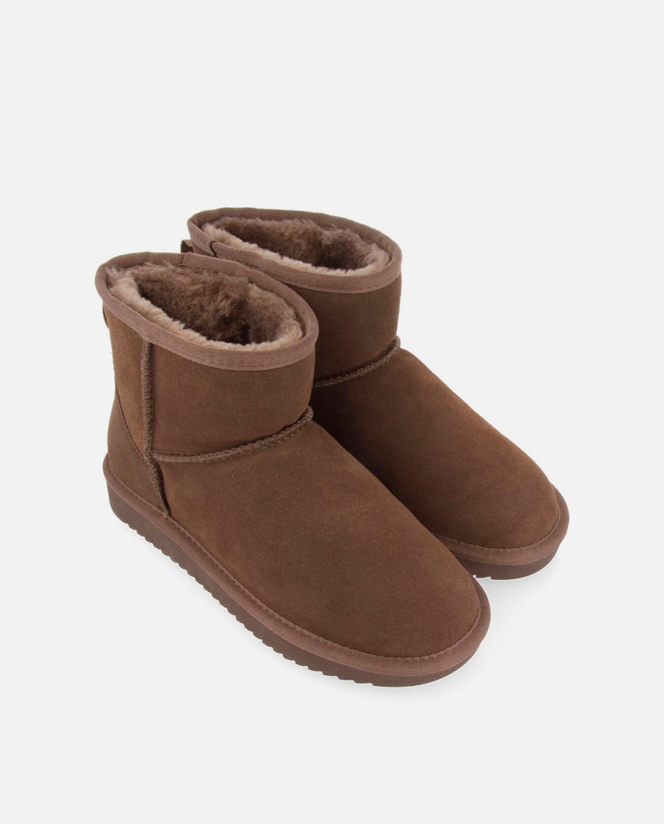 Botas Australianas de Cano Médio Forradas de Pelo Castanho-4
