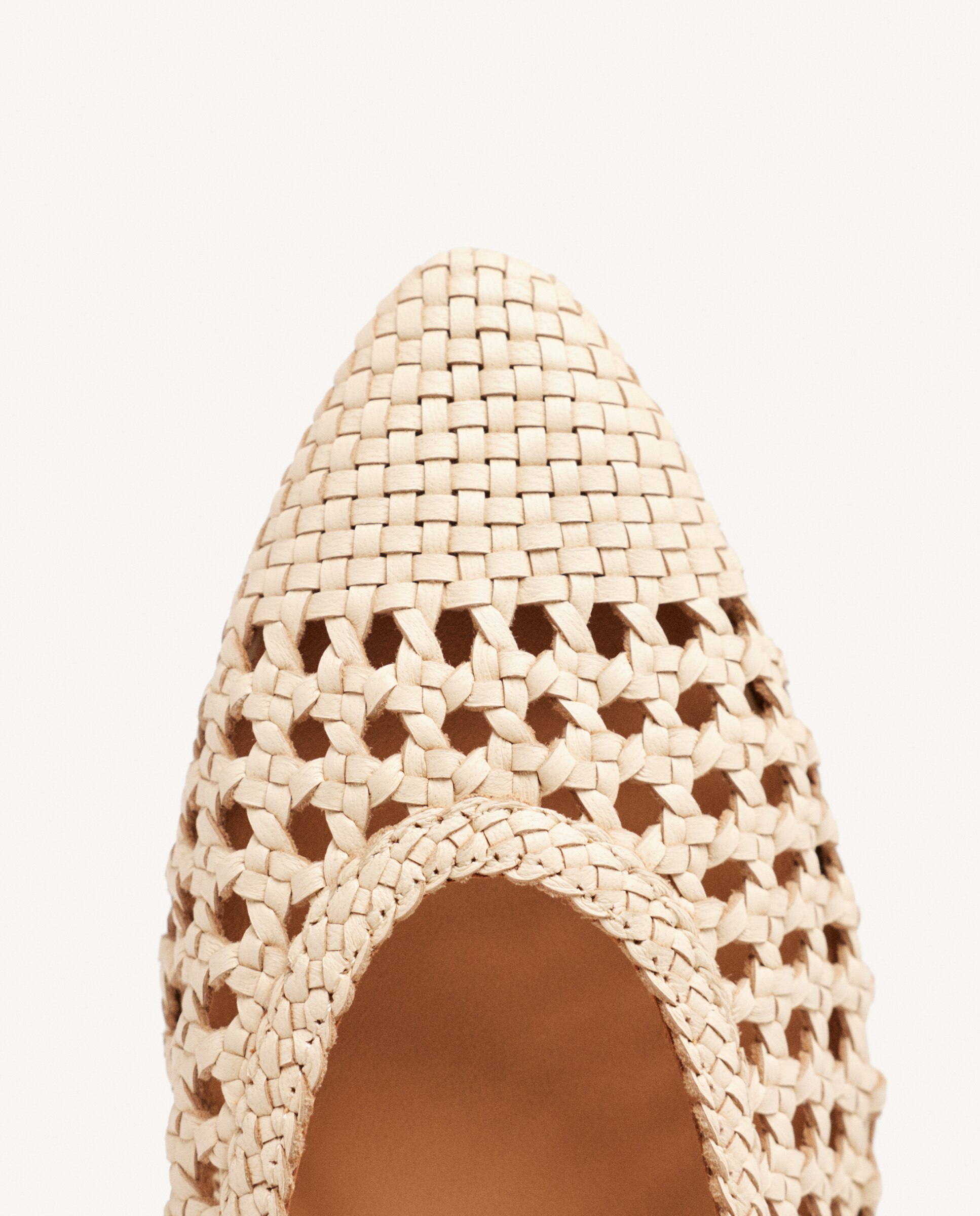 Sabrinas de Pele com Entrançados e Palmilha Acolchoada Bege-3