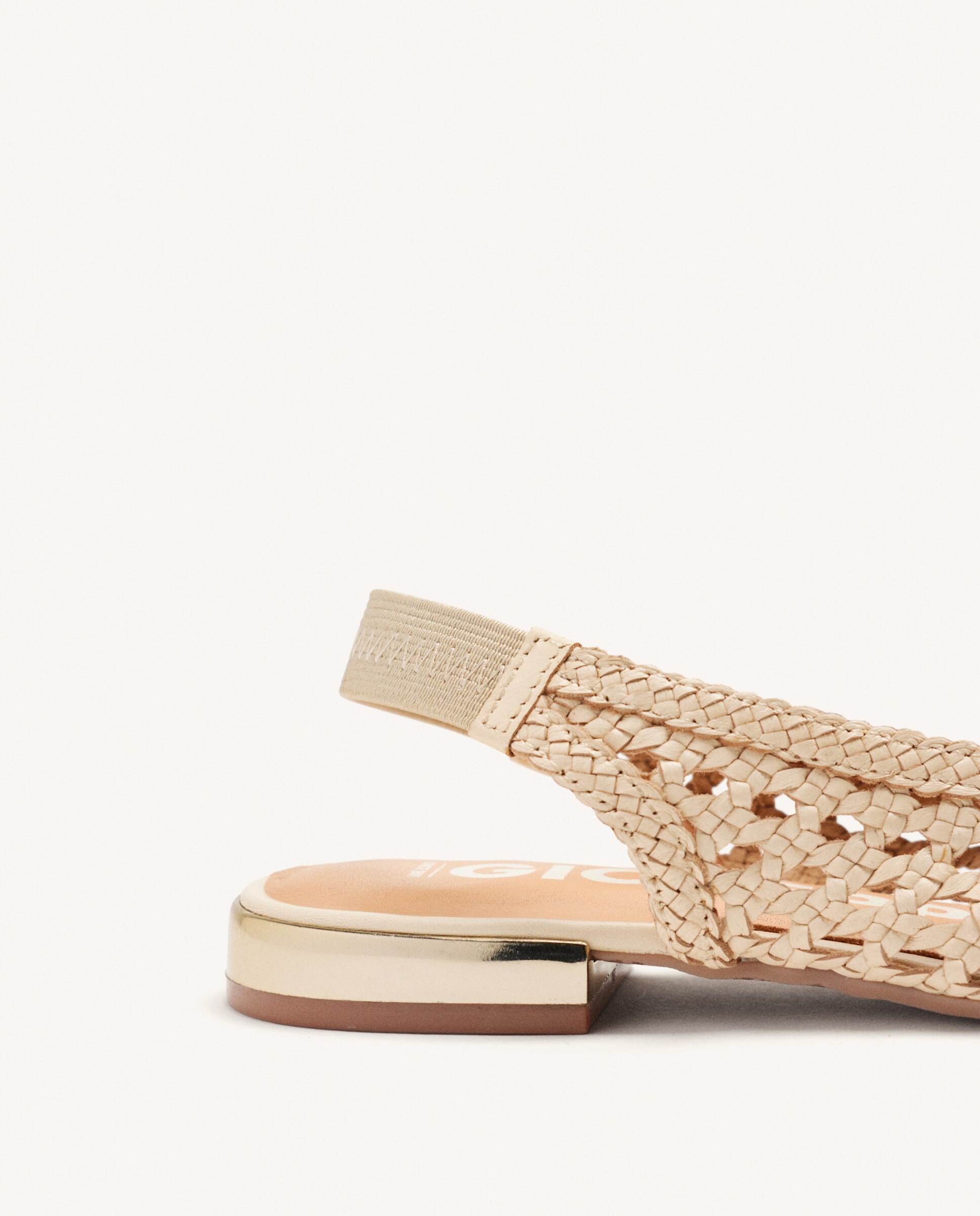 Sabrinas de Pele com Entrançados e Palmilha Acolchoada Bege-4