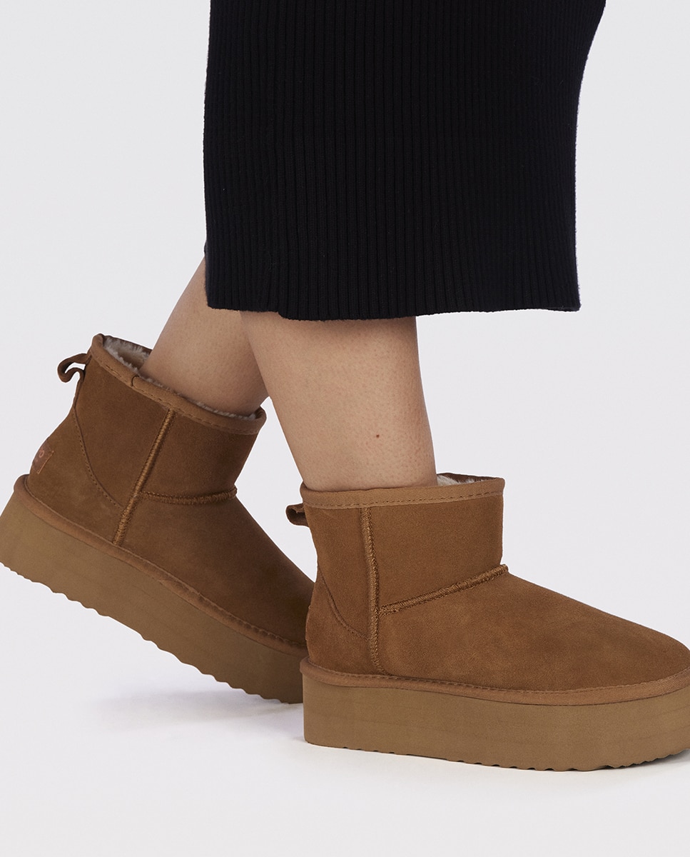 Botas Tipo Australianas com Plataforma e Forradas de Pelo Couro-5
