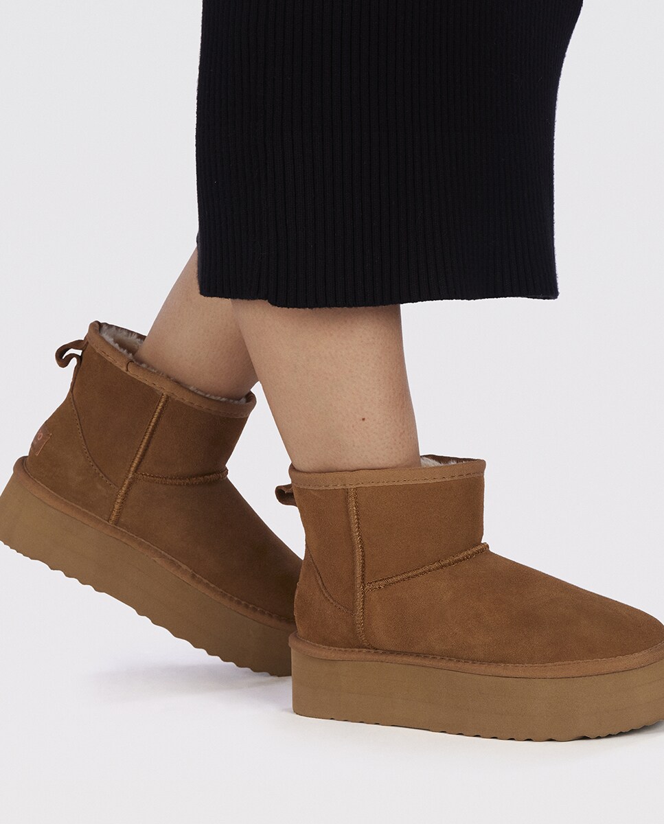 Botas Tipo Australianas com Plataforma e Forradas de Pelo Couro-5