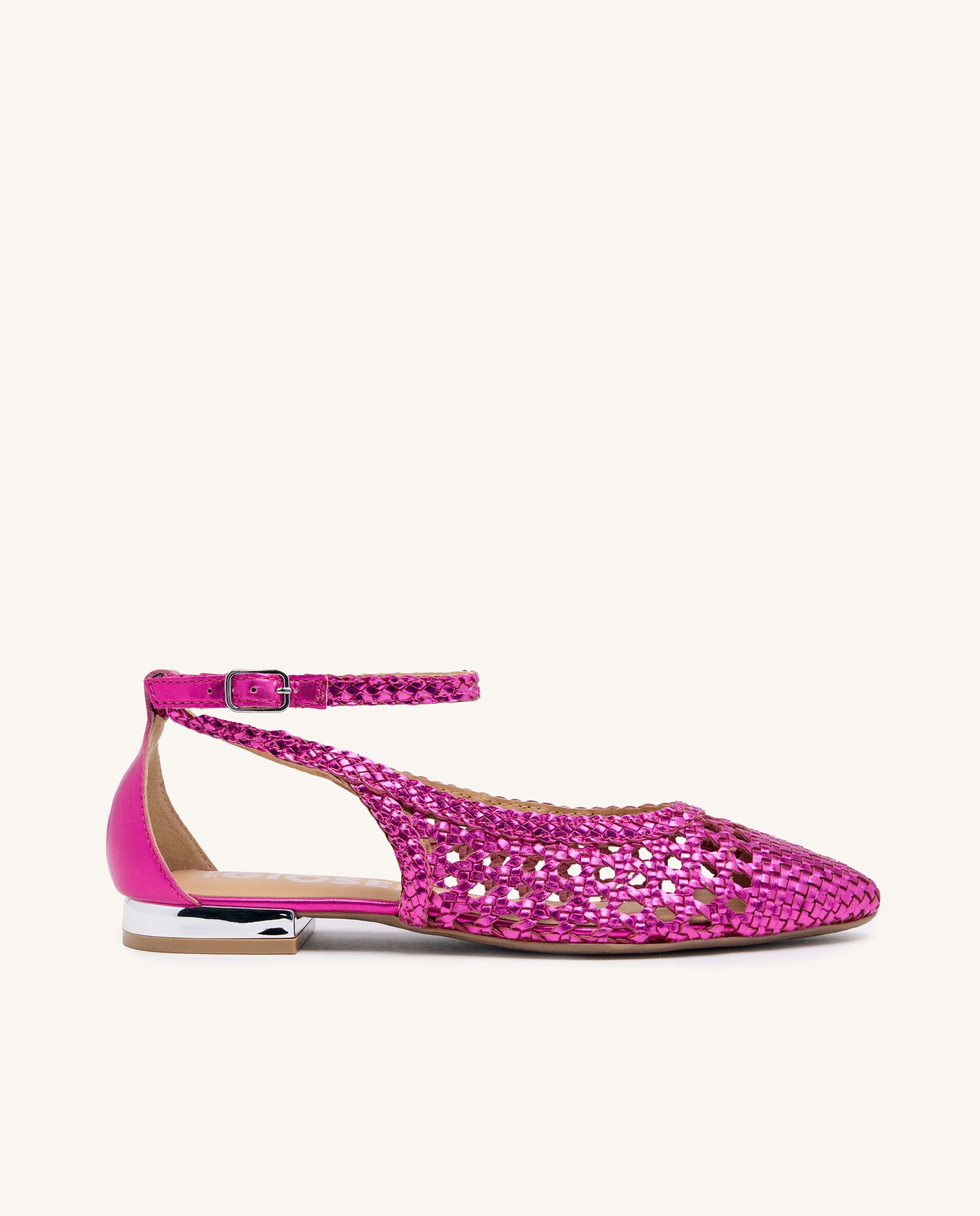 Imagem 0 de Sabrinas de Pele com Biqueira Fina e Piso de Borracha