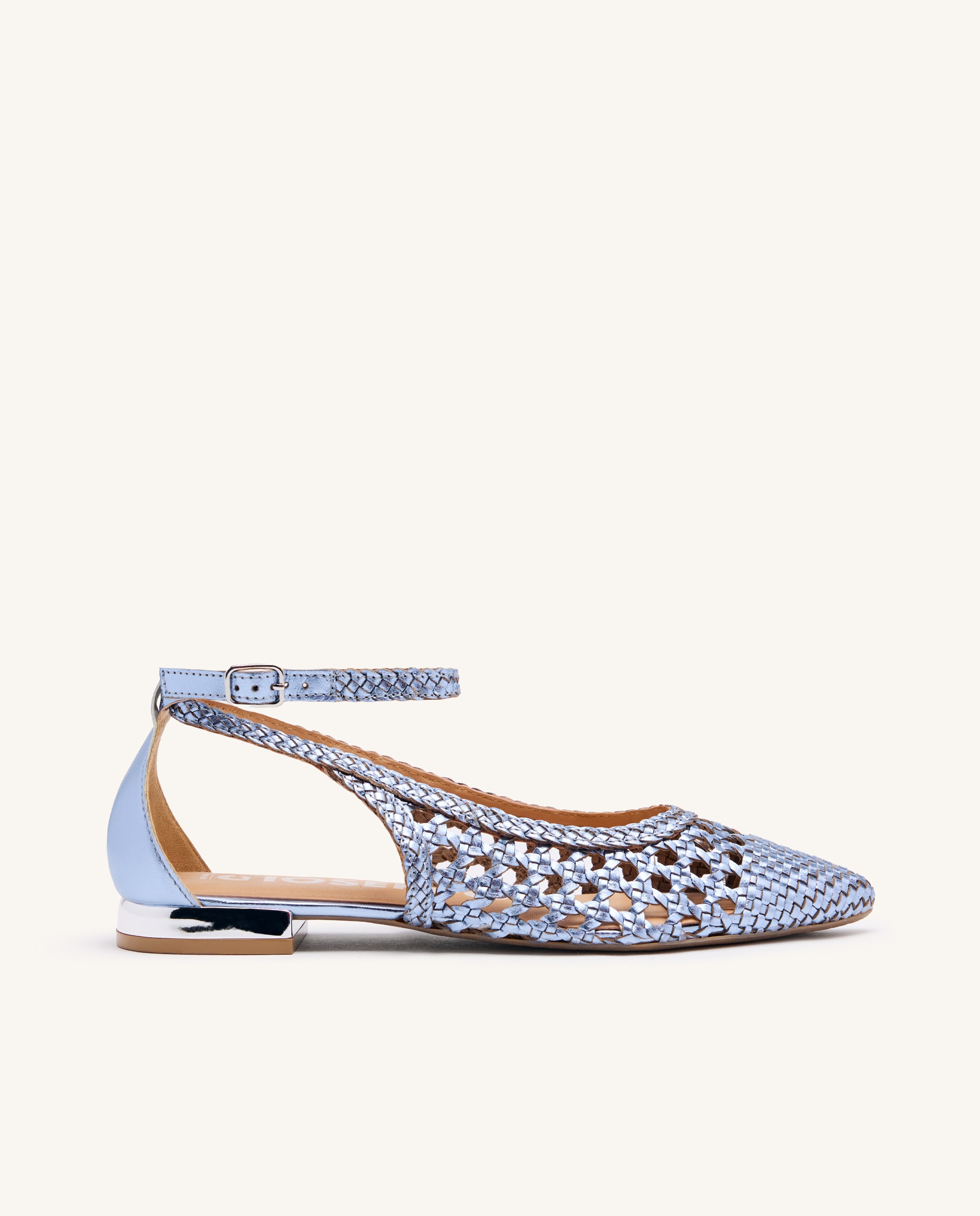 Imagem 0 de Sabrinas de Pele com Biqueira Fina e Piso de Borracha