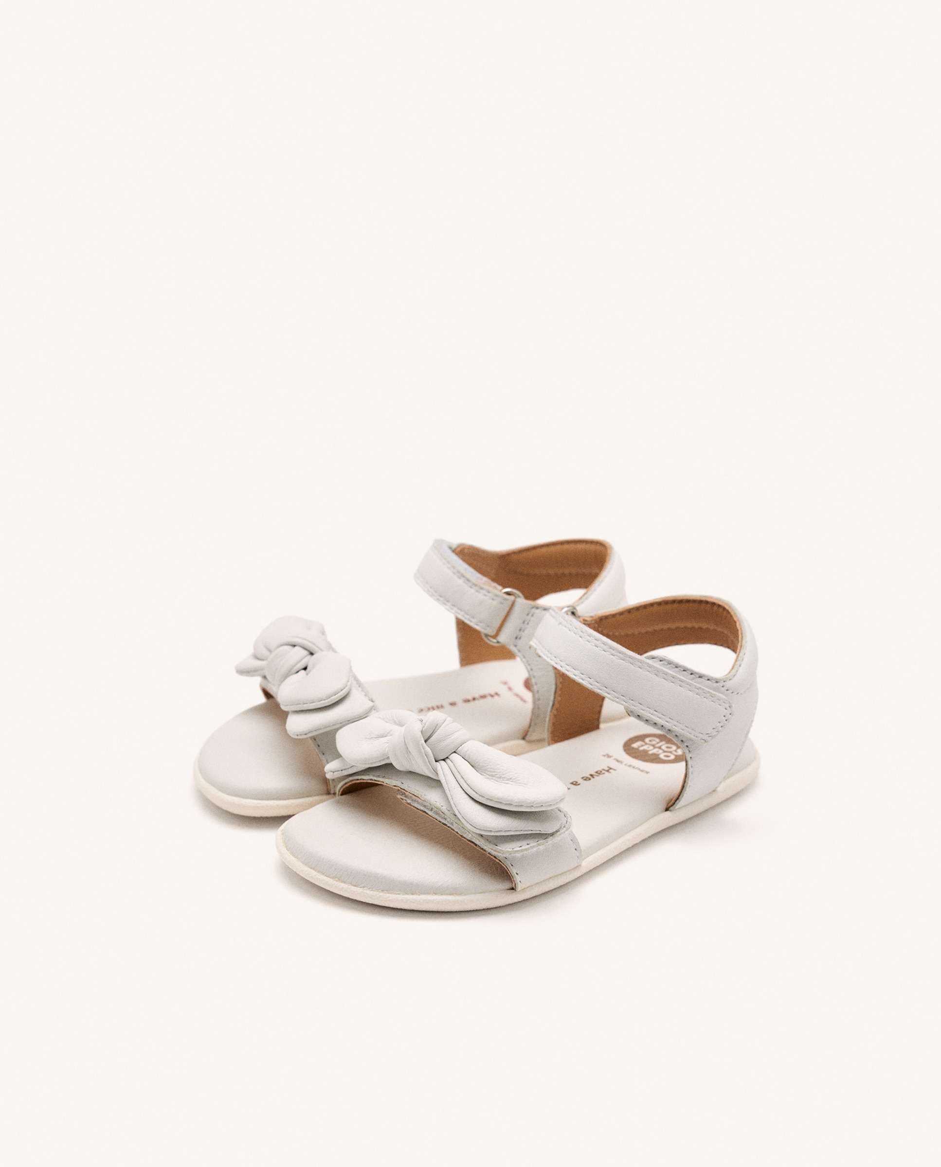 Sandálias para Bebé Barefoot de Pele com Adorno de Laço Cinzento-2
