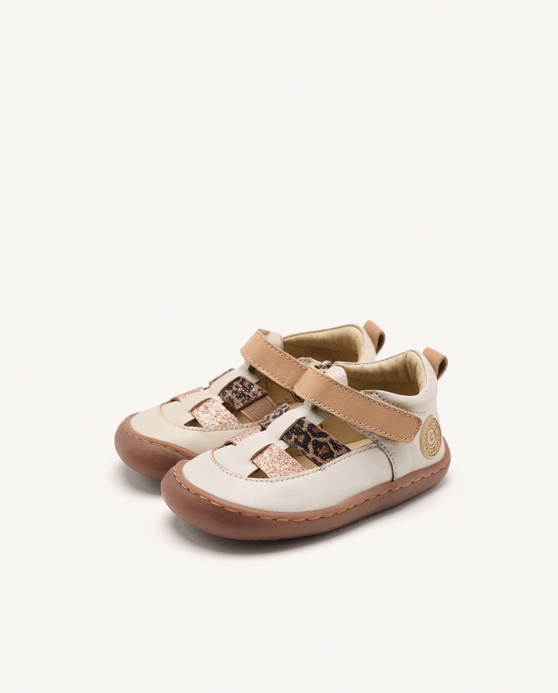 Sandálias de Bebé Barefoot Brancas de Pele Branco-2