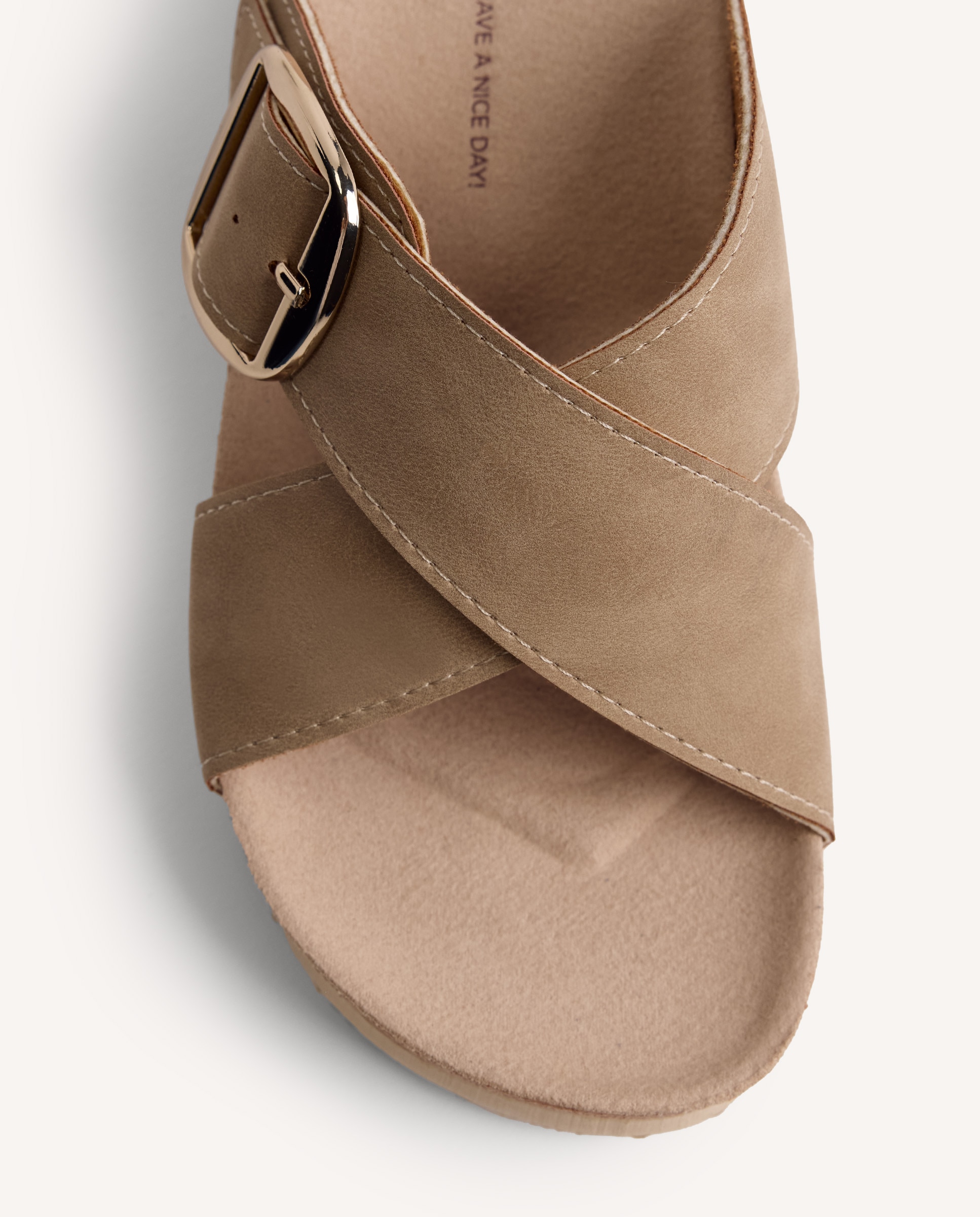 Sandálias de Cunha Cruzadas com Detalhe de Fivela Taupe-3