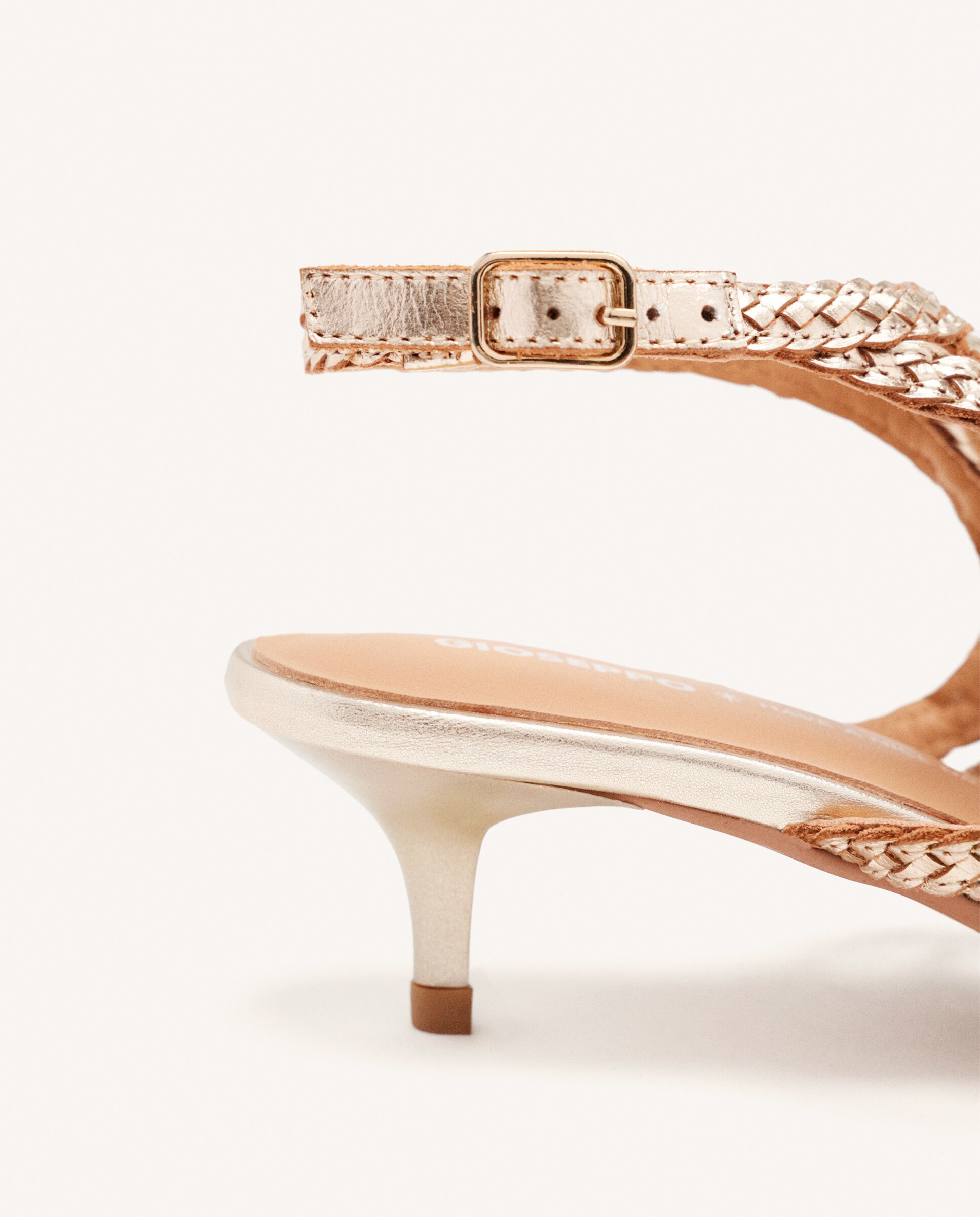 Sandálias de Salto em Pele com Entrançado e Tacão Kitten Platina-4