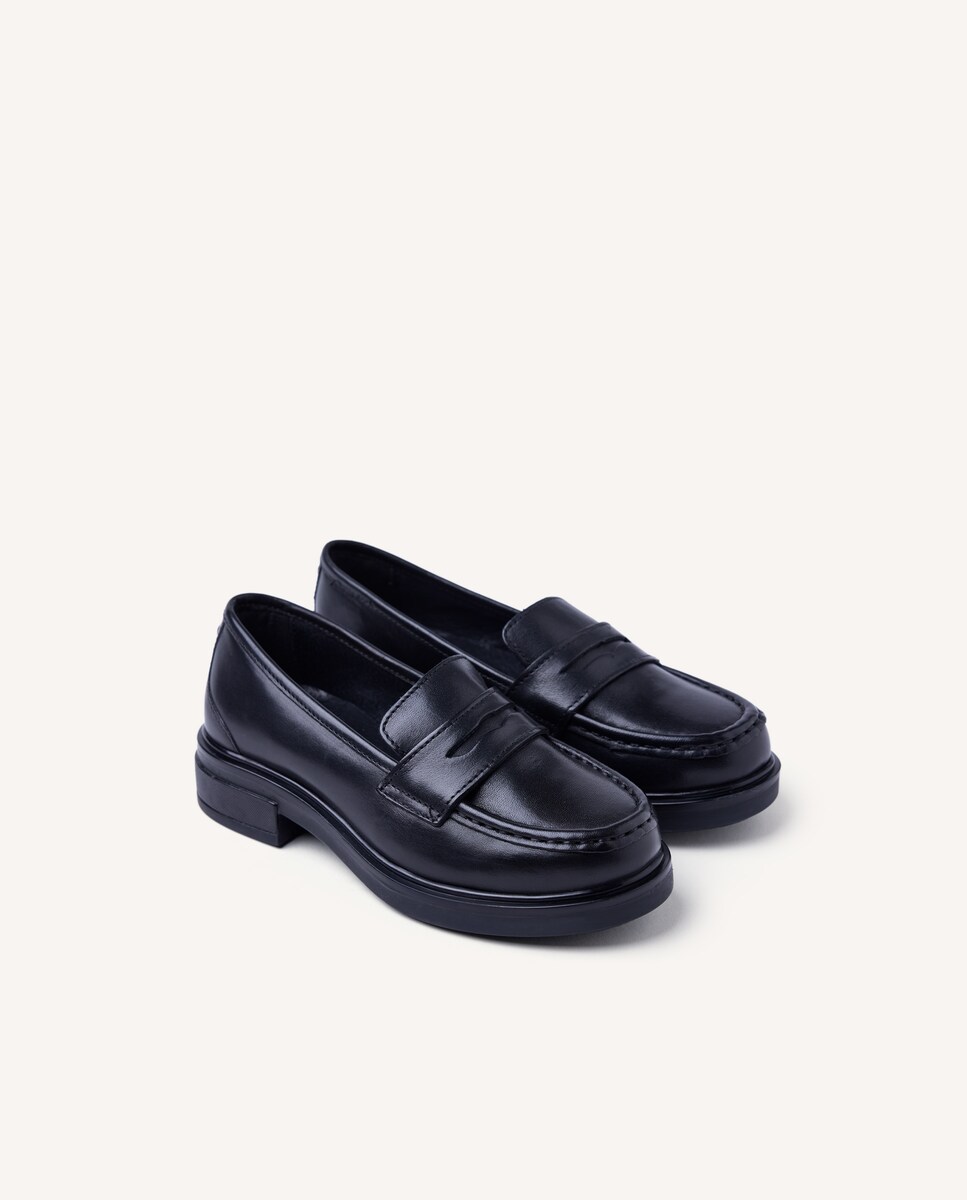 Sapatos de Colégio Tipo Mocassins de Pele com Detalhe de Fivela e Palmilha Acolchoada Preto-2