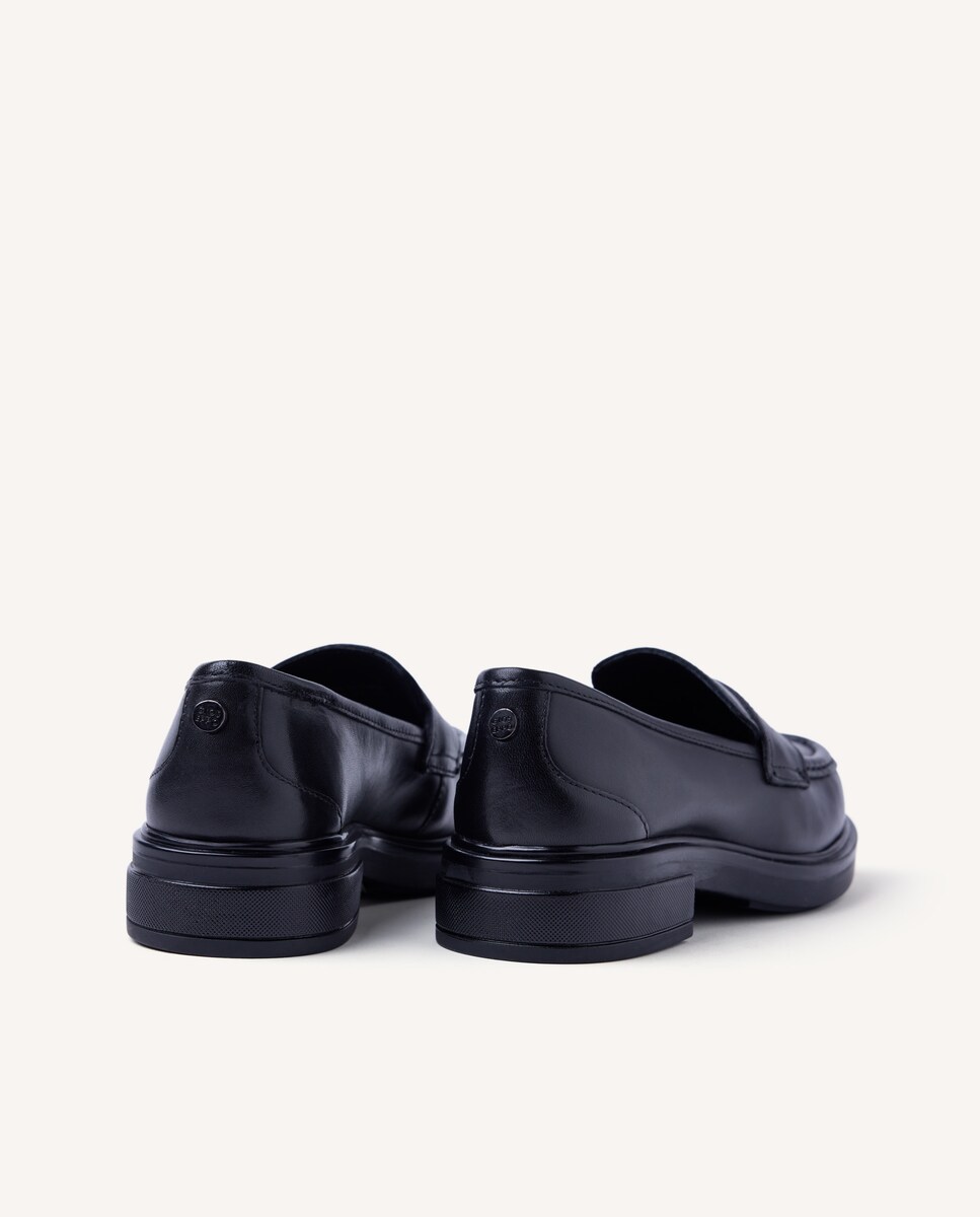 Sapatos de Colégio Tipo Mocassins de Pele com Detalhe de Fivela e Palmilha Acolchoada Preto-4