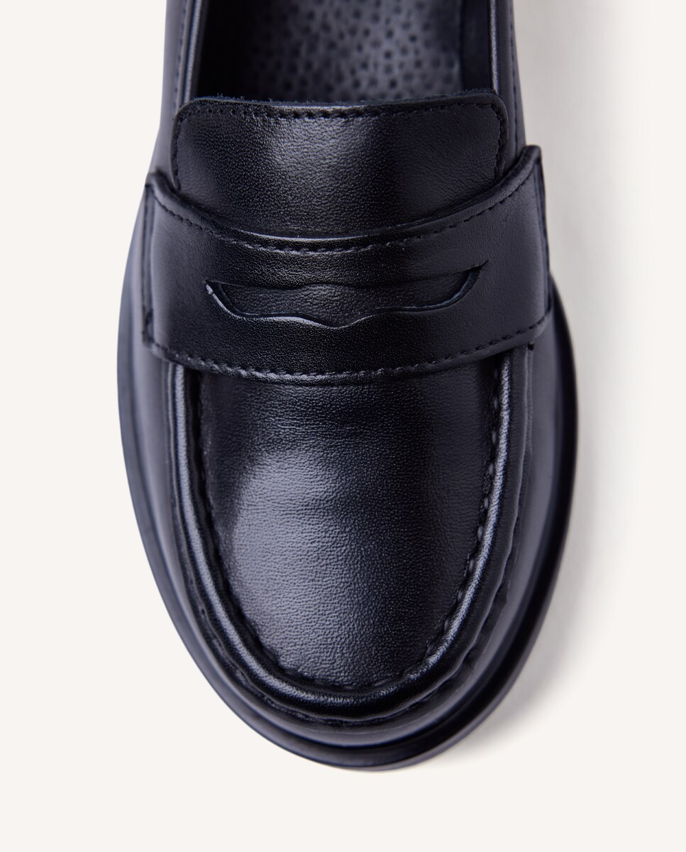 Sapatos de Colégio Tipo Mocassins de Pele com Detalhe de Fivela e Palmilha Acolchoada Preto-5