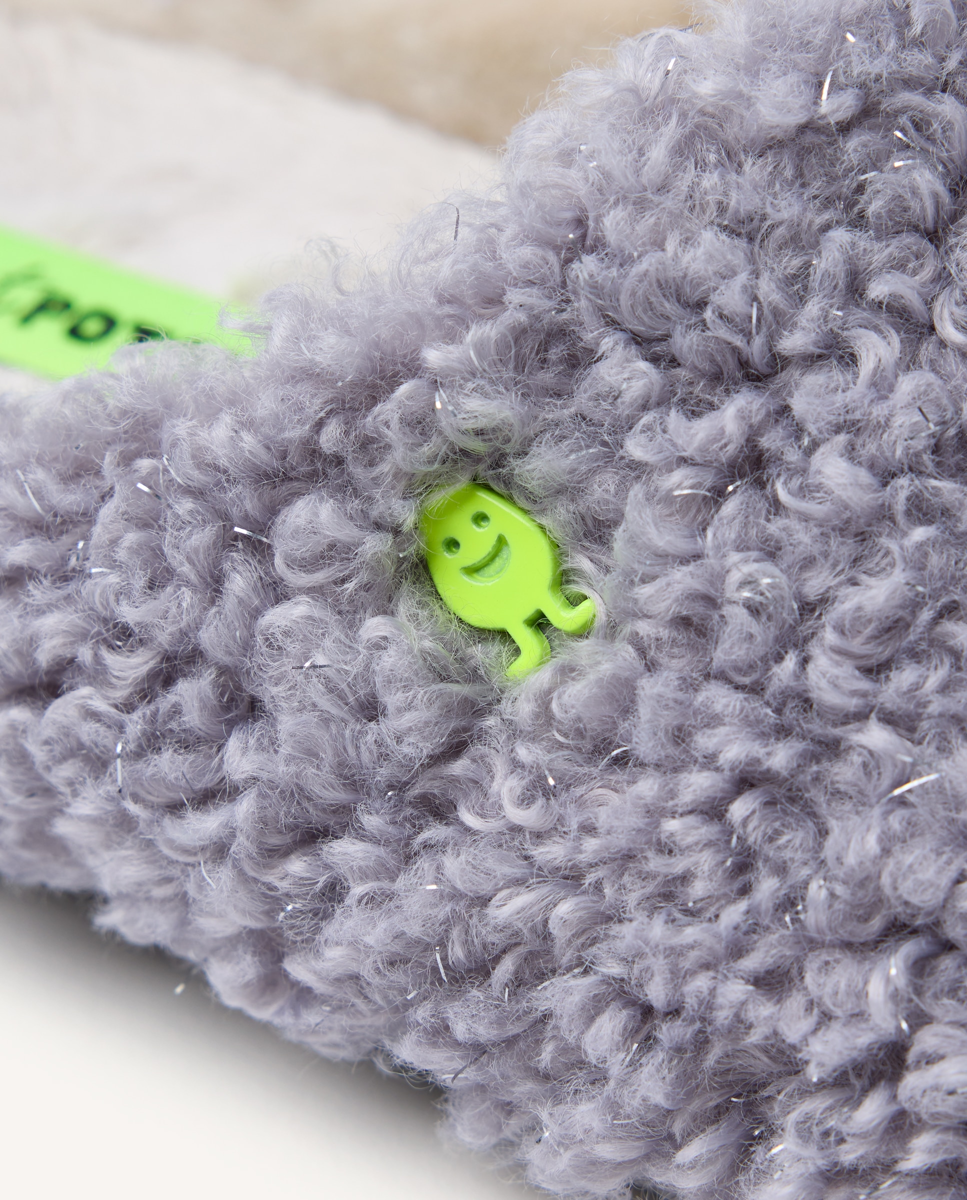 Pantufas Abertas com Pelo Efeito Pelo de Ovelha e Brilho Cinzento-5