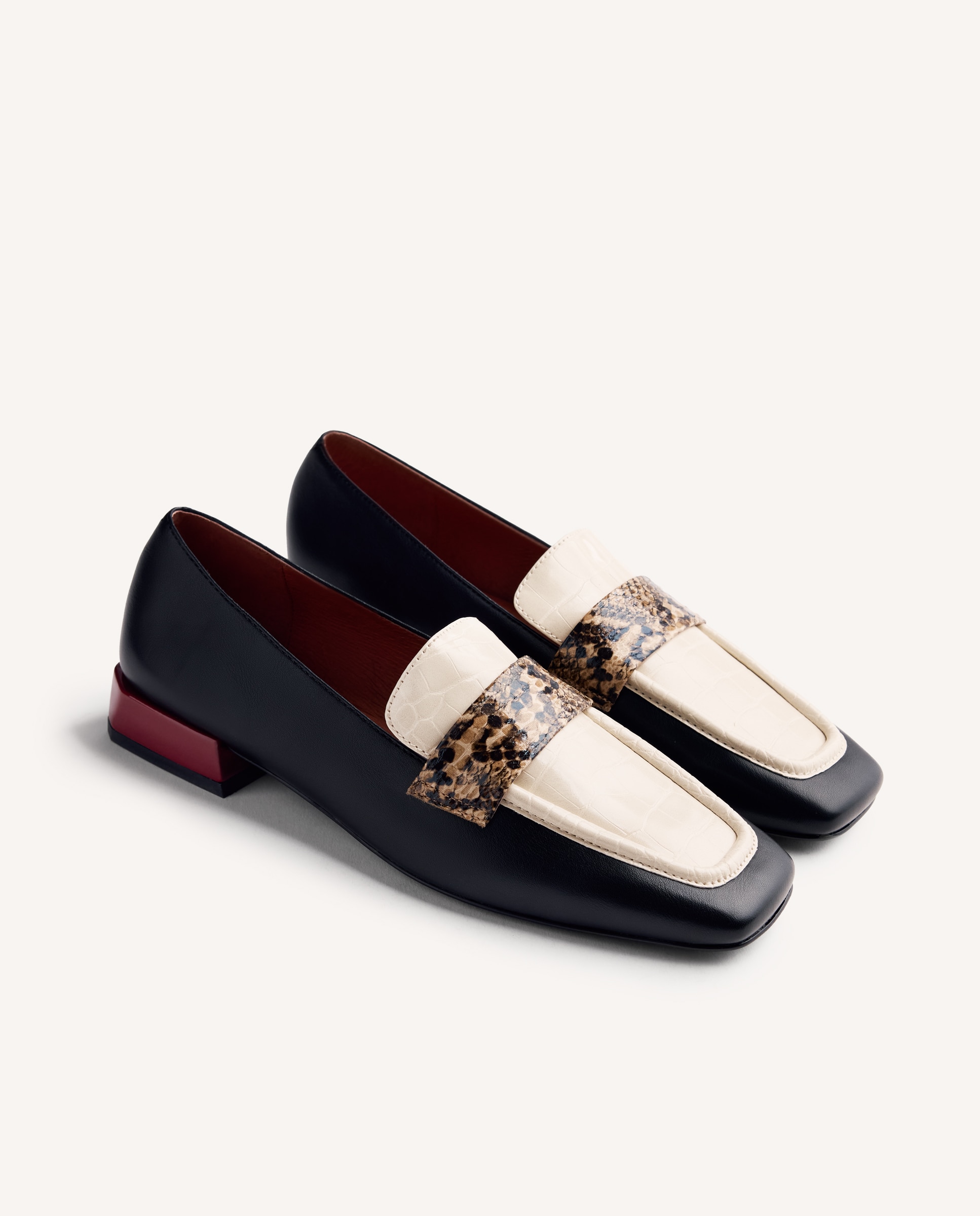 Mocassins com Palmilha Acolchoada e de Pele Preto-2