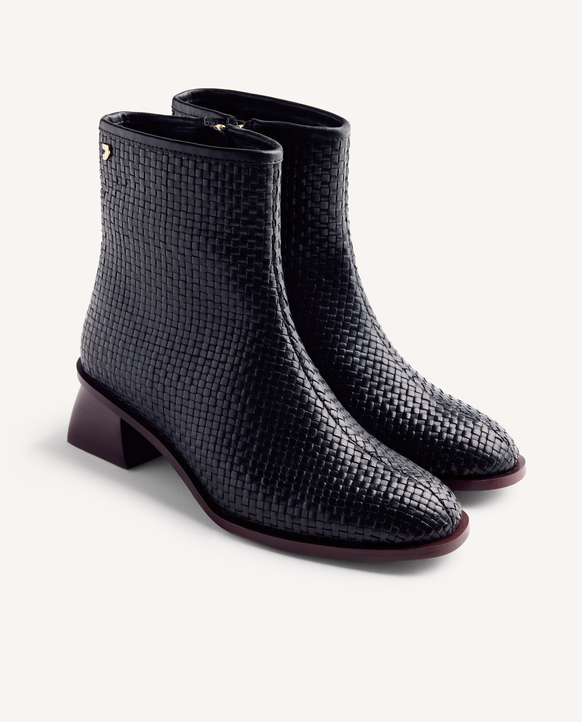 Botins de Pele Entrançada À Mão Preto-2