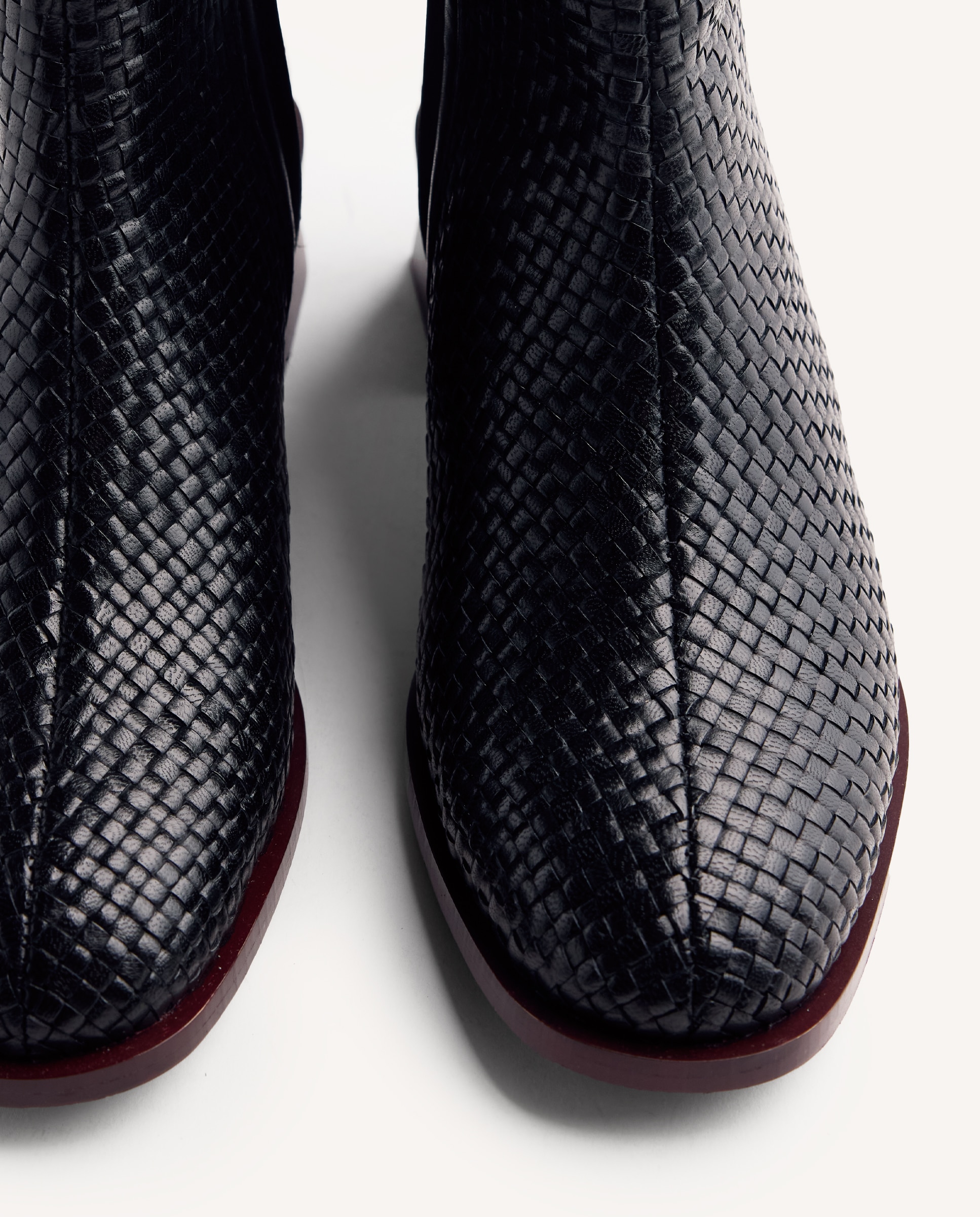 Botins de Pele Entrançada À Mão Preto-3