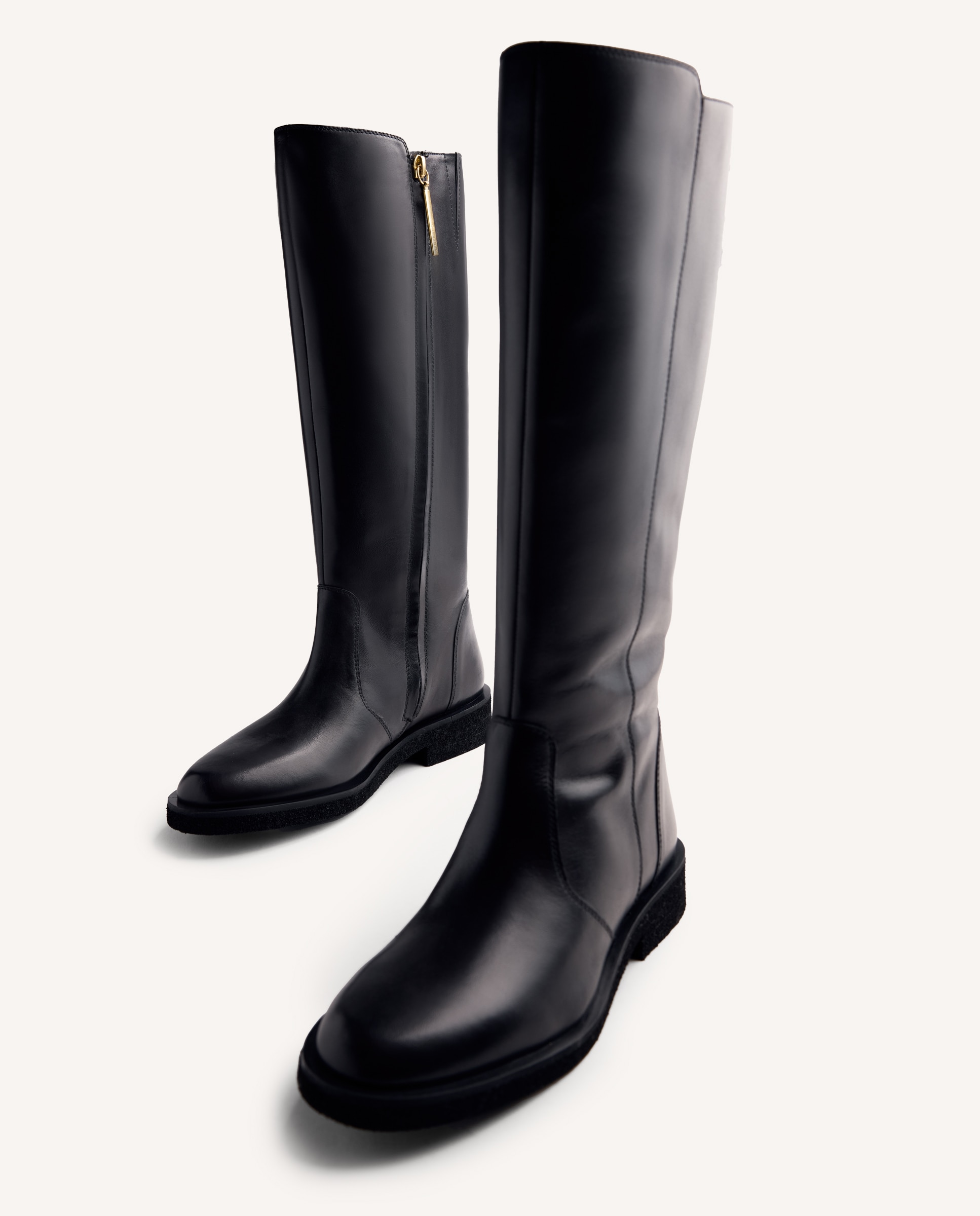 Botas Básicas de Pele com Cano Largo e Biqueira Redonda Preto-6