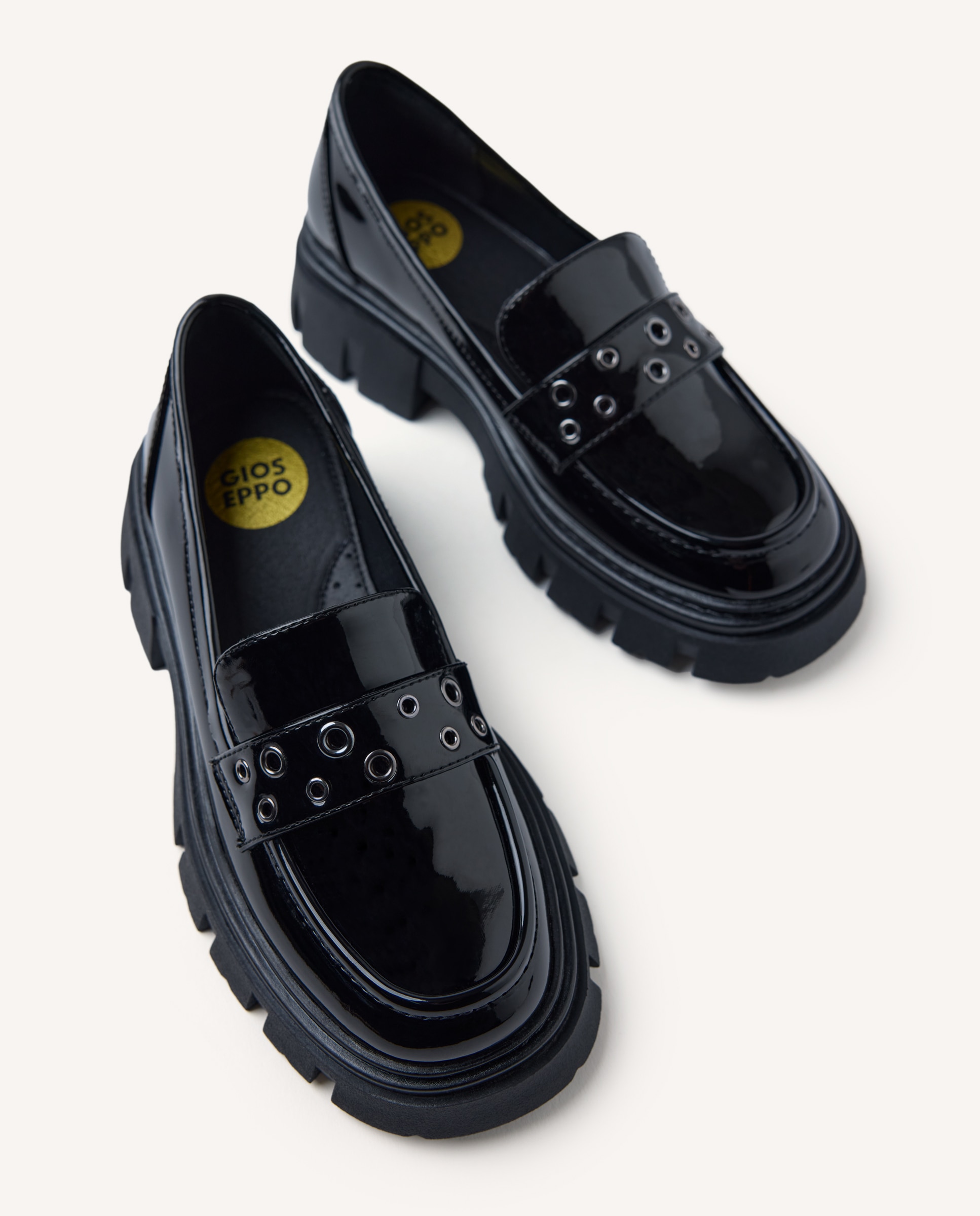 Mocassins com Palmilha Acolchoada e de Pele Preto-3