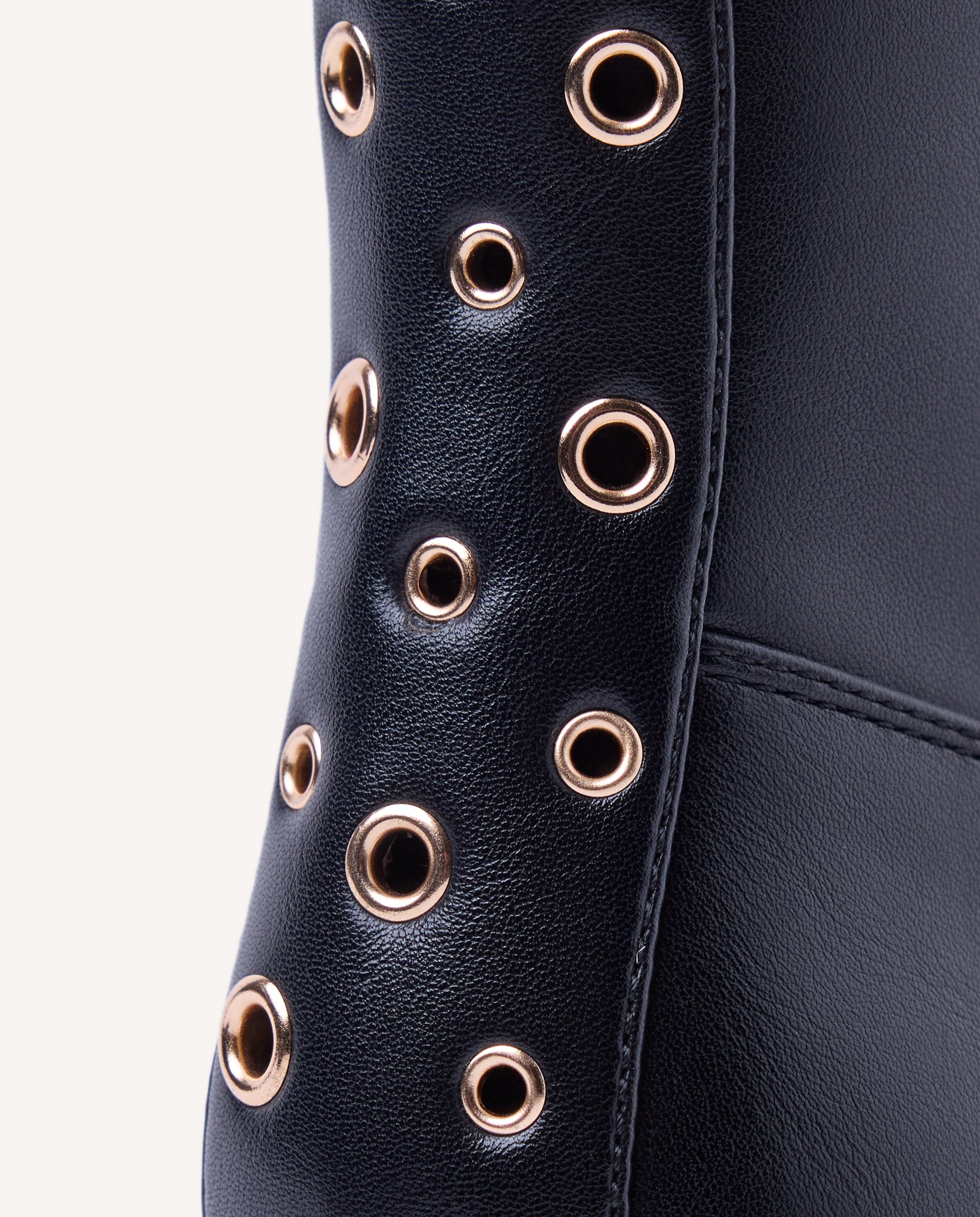 Botas com Argolas Preto-5