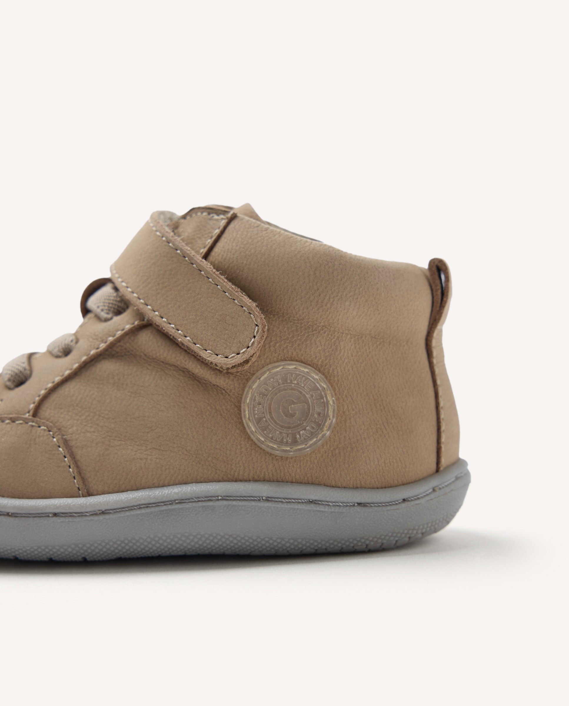 Botas para Bebé de Pele com Cordões Elásticos e Fecho Ajustável Barefoot Bege-5