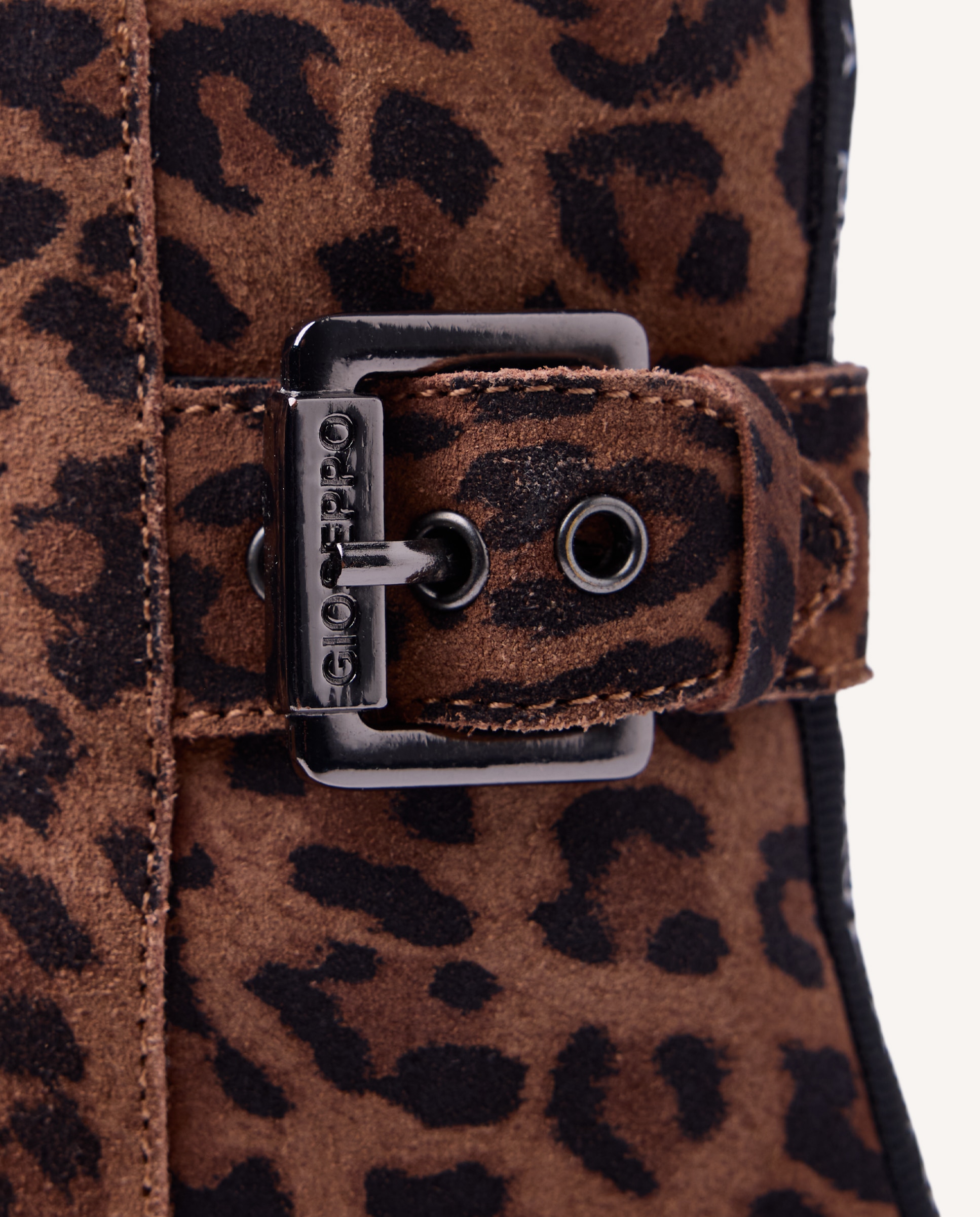 Botas em Croute com Animal Print de Leopardo Gioseppo Estampado-4
